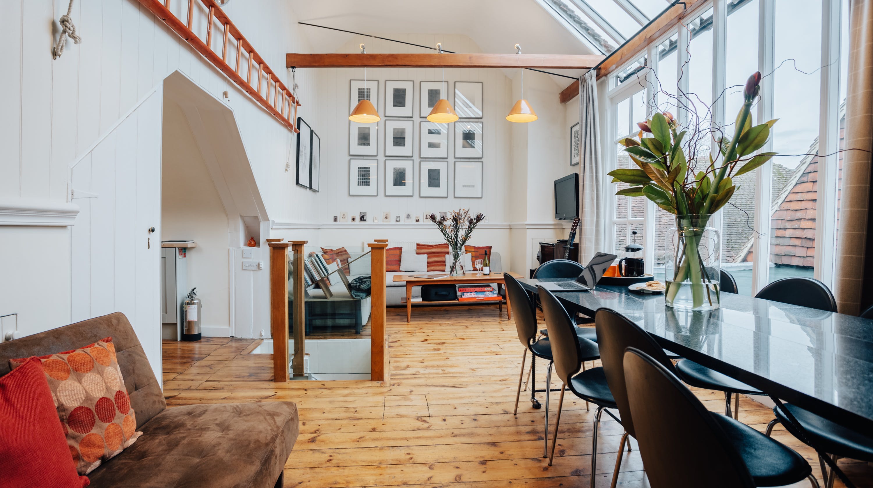 House Weald Petworth: Contemporary 3-Bedroom Apartment Rental with Family-Friendly Features, West Sussex