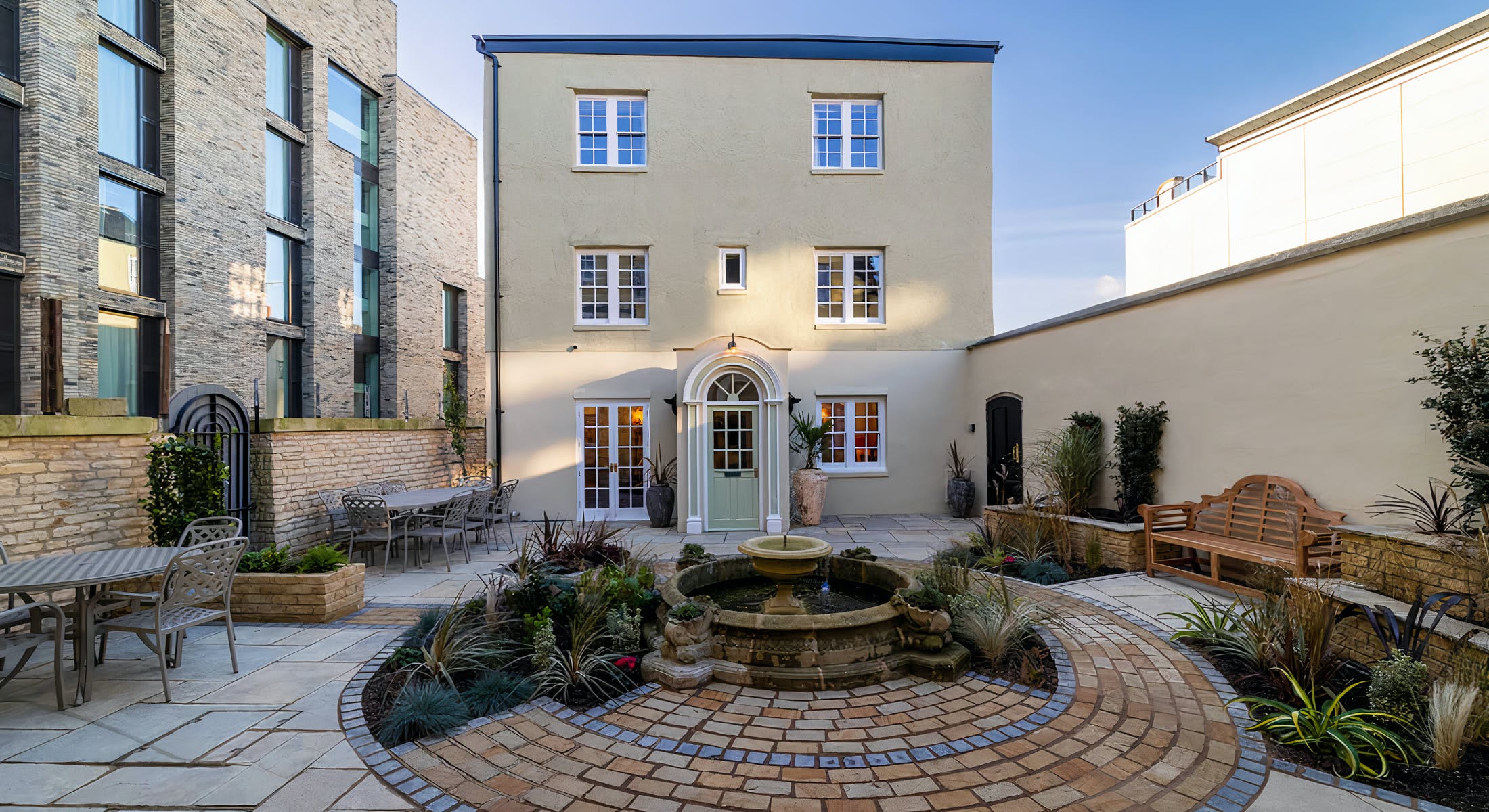 House Wytham Oxford: Luxury 4-Bedroom House with Castle Views, Oxford