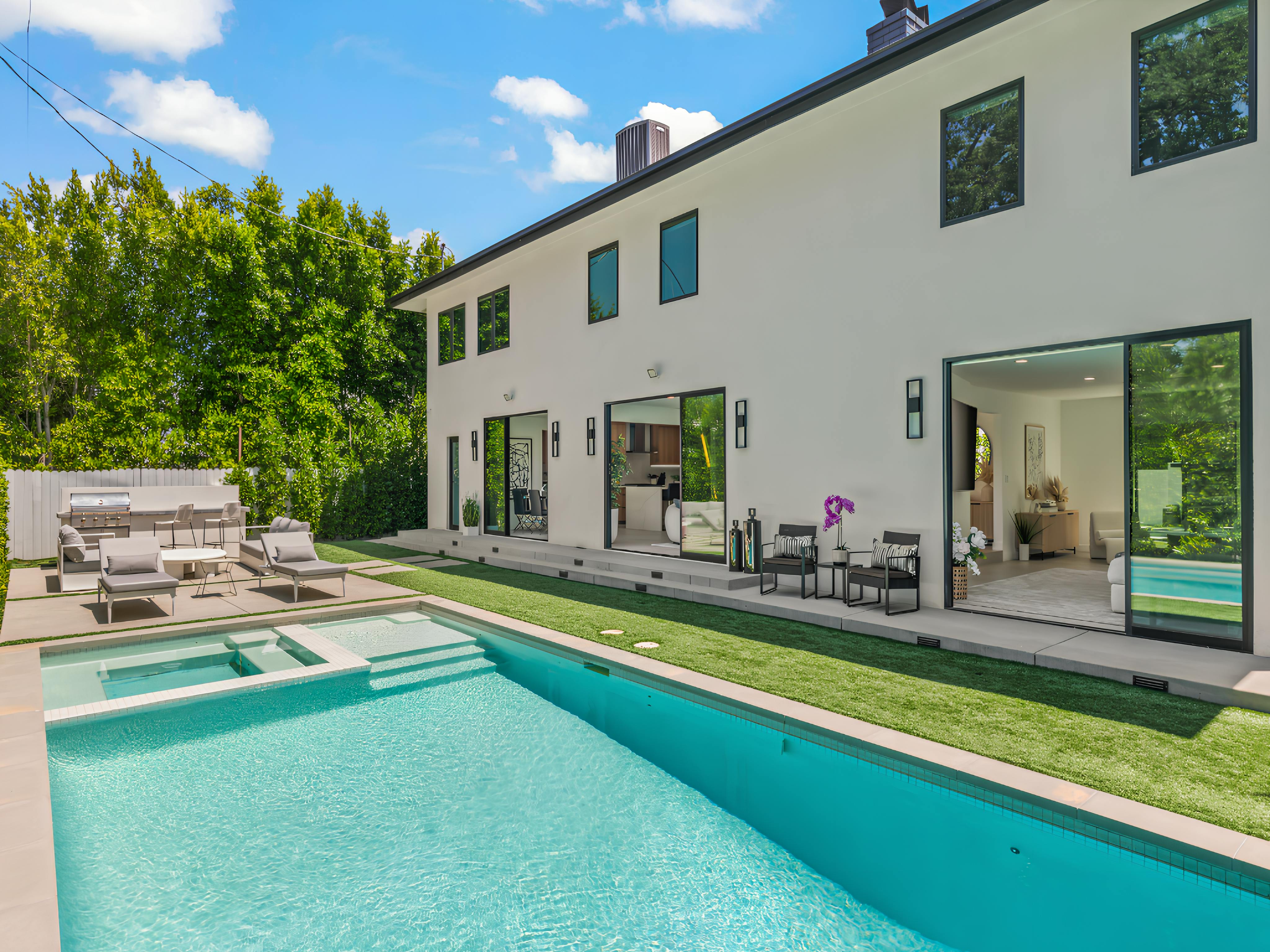 House Yucca Encino: Luxury 4-Bedroom Villa with Pool and Air-Con, Encino Los Angeles