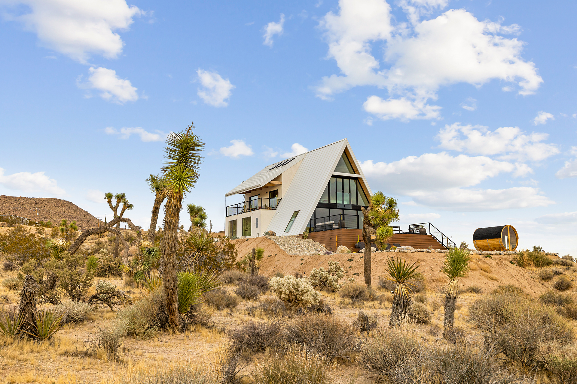 House Yucca Joshua Yucca Valley: 4-Bedroom Luxury Lodge with Pool and Sauna, Yucca Valley