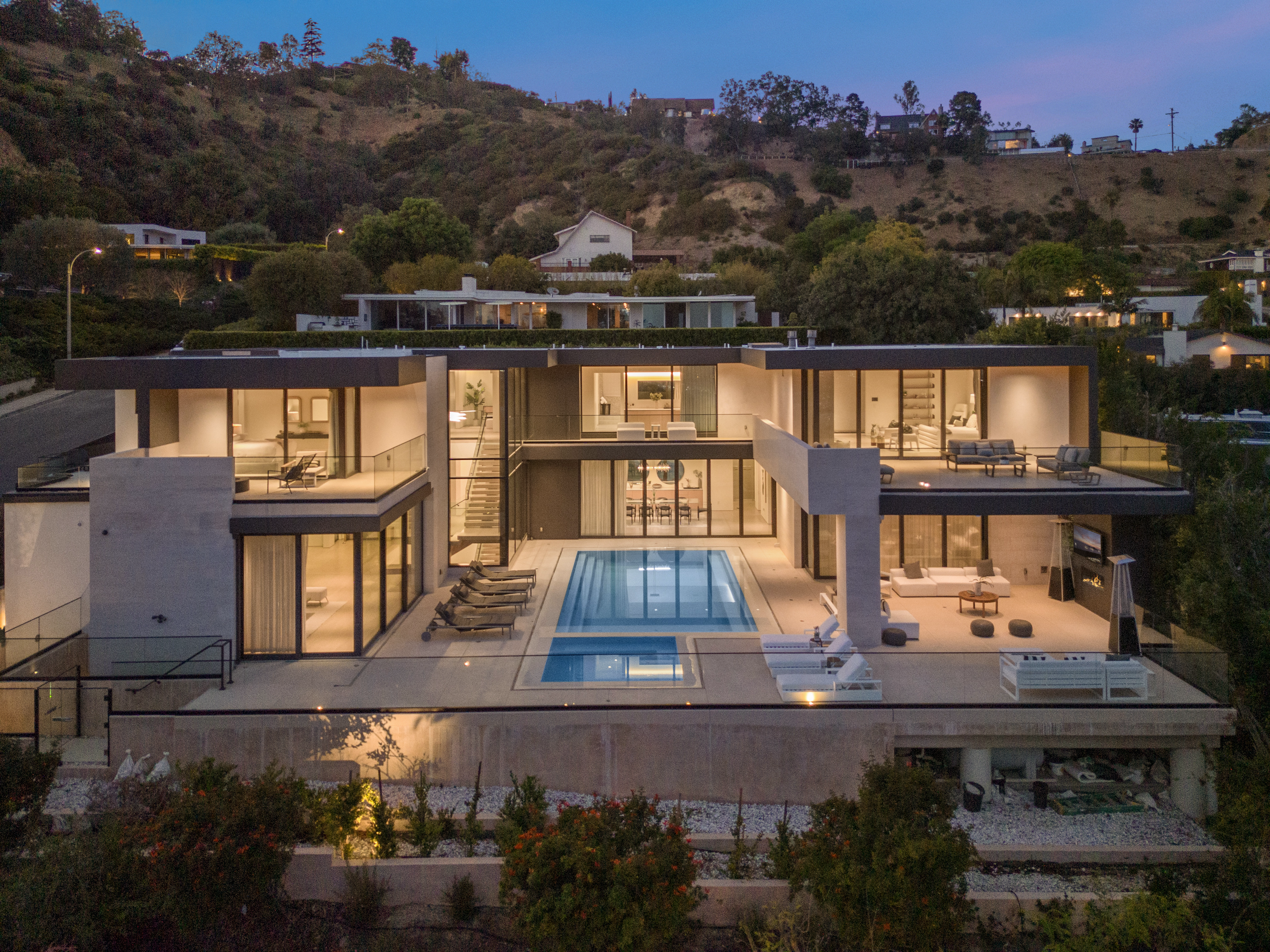 House Yucca Laurel: Luxury 7-Bedroom Villa with Pool and Sauna, Los Angeles