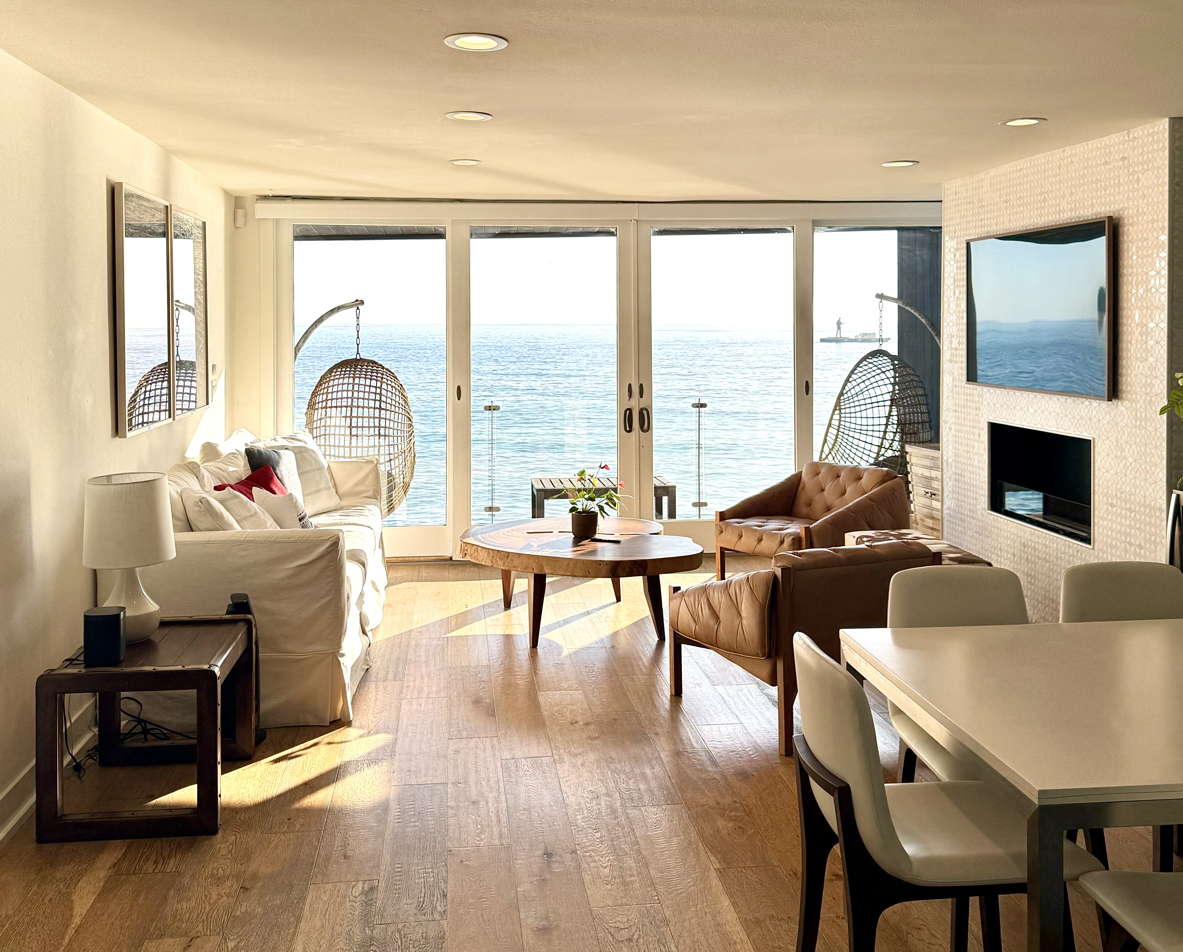 House Zuma Malibu: Luxury 3-Bedroom Townhouse with Beach Access and Sea Views, Malibu
