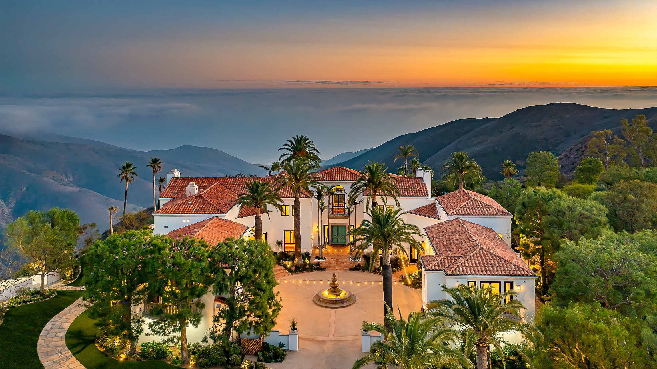 House Zuma Malibu Malibu 3: Spectacular 8-Bedroom Apartment with Ocean Views and Tennis Court, Malibu
