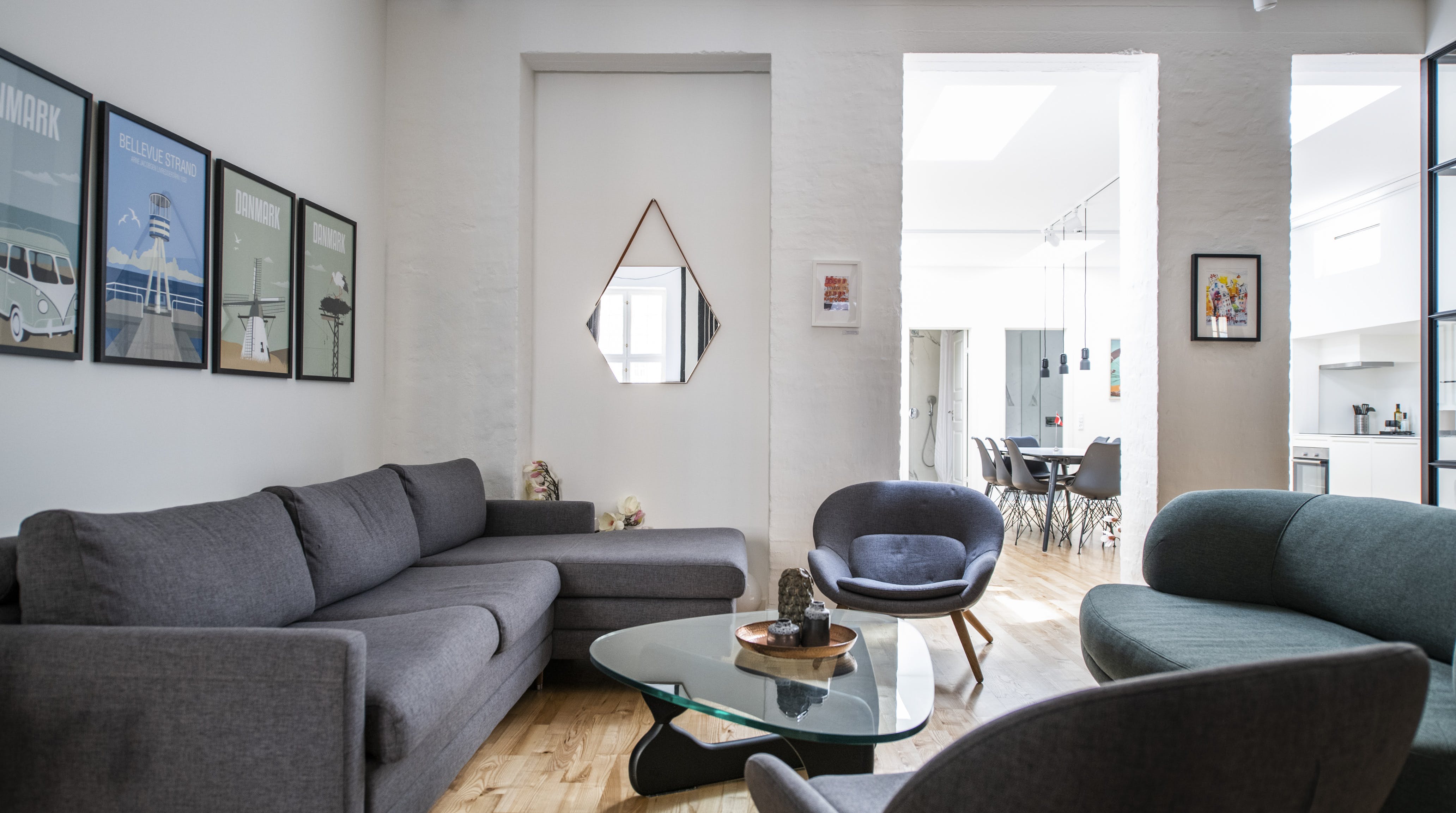 Hus Havnefront Nyhavn: Exclusive 4-Bedroom Apartment with Stunning Seaview, Nyhavn