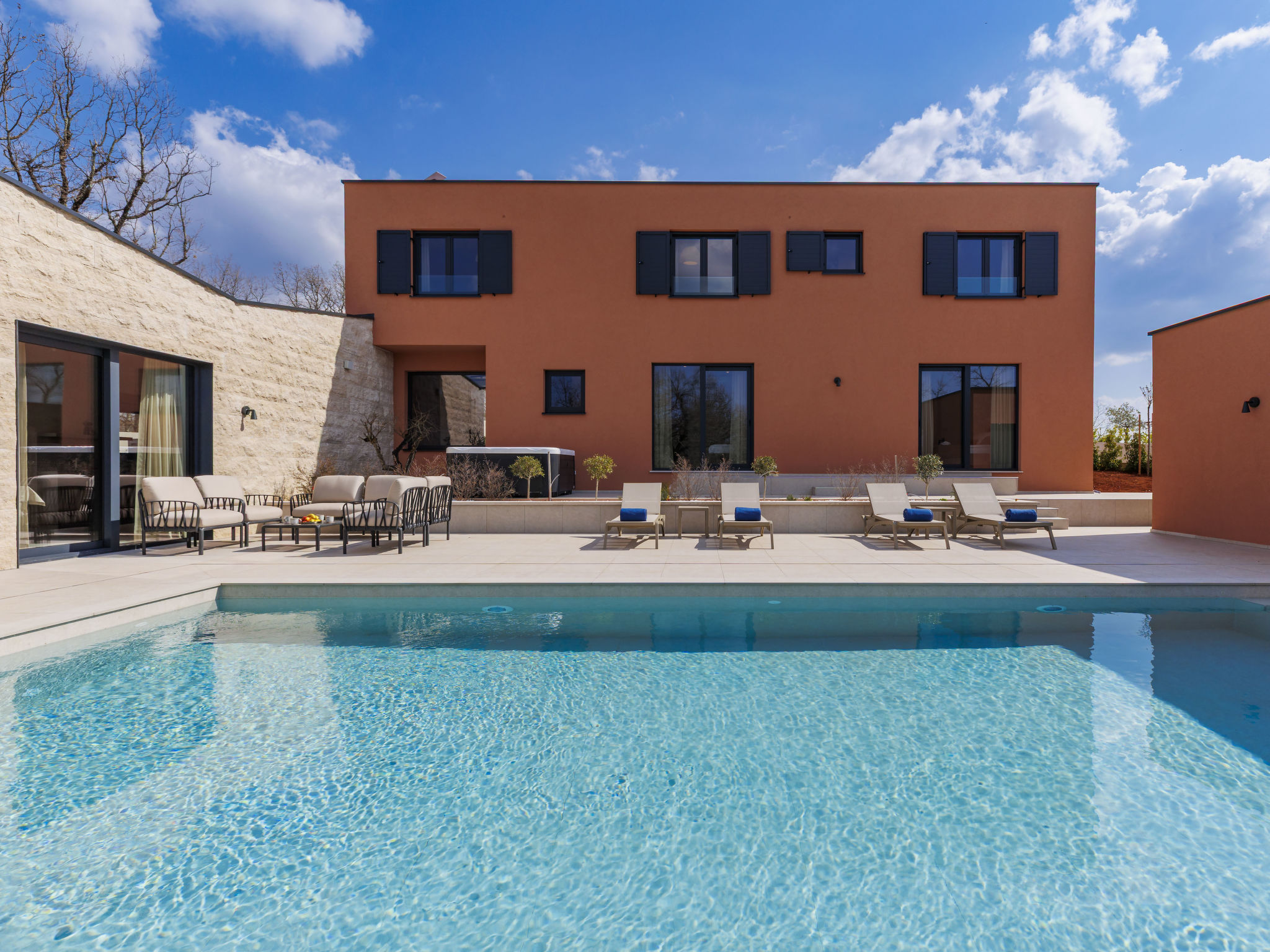 Kuća Banki Tinjan: Stunning 5-Bedroom Modern Villa with Private Pool and Spa Facilities in Central Istria