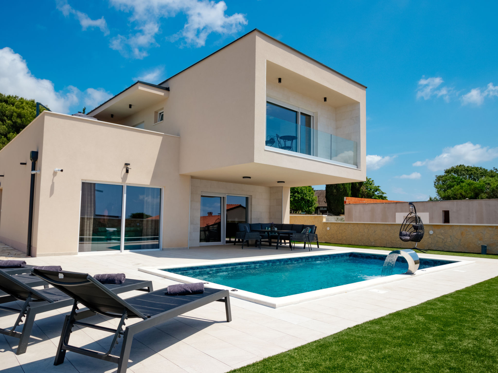 Kuća Barbariga Pula: Modern 3-Bedroom Villa with Private Heated Pool and Hot Tub Near Historic Amphitheater