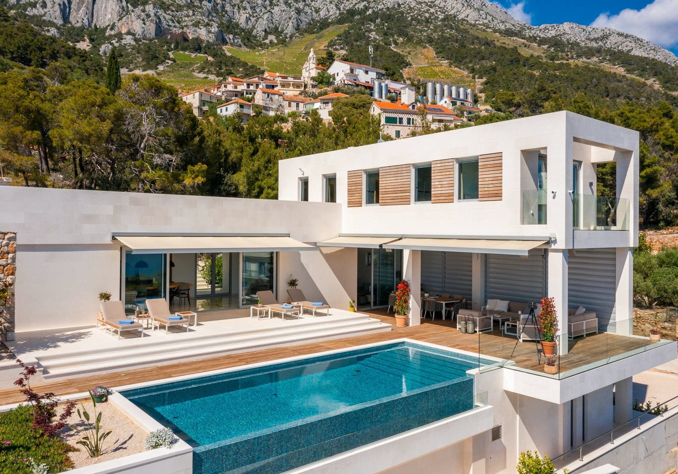 Kuća Biokovo SvetaNedjelja: Luxury 5-Bedroom Villa with Seaview and Pool, Split-Dalmatia
