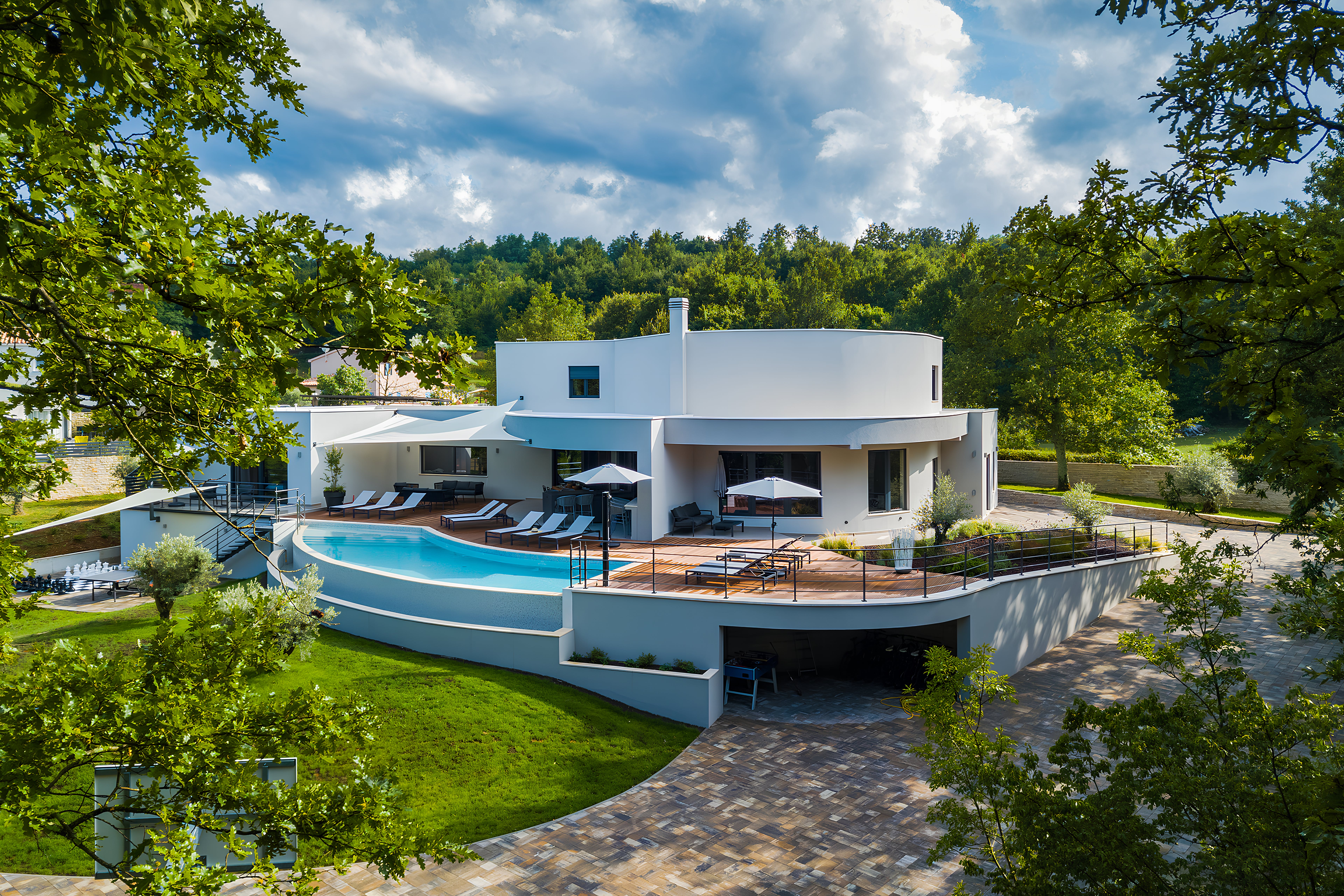 Kuća Bora Labin: Luxurious 7-Bedroom Apartment with Infinity Pool and Tennis Court, Istria