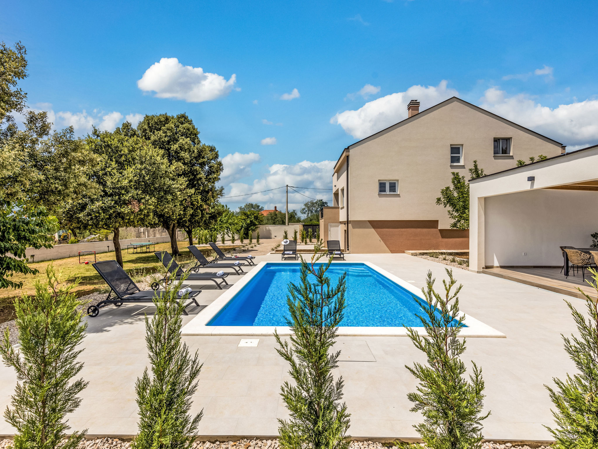 Kuća Briševo Zadar: Spacious 4-Bedroom Family Villa with Private Pool and Landscaped Gardens in Croatia