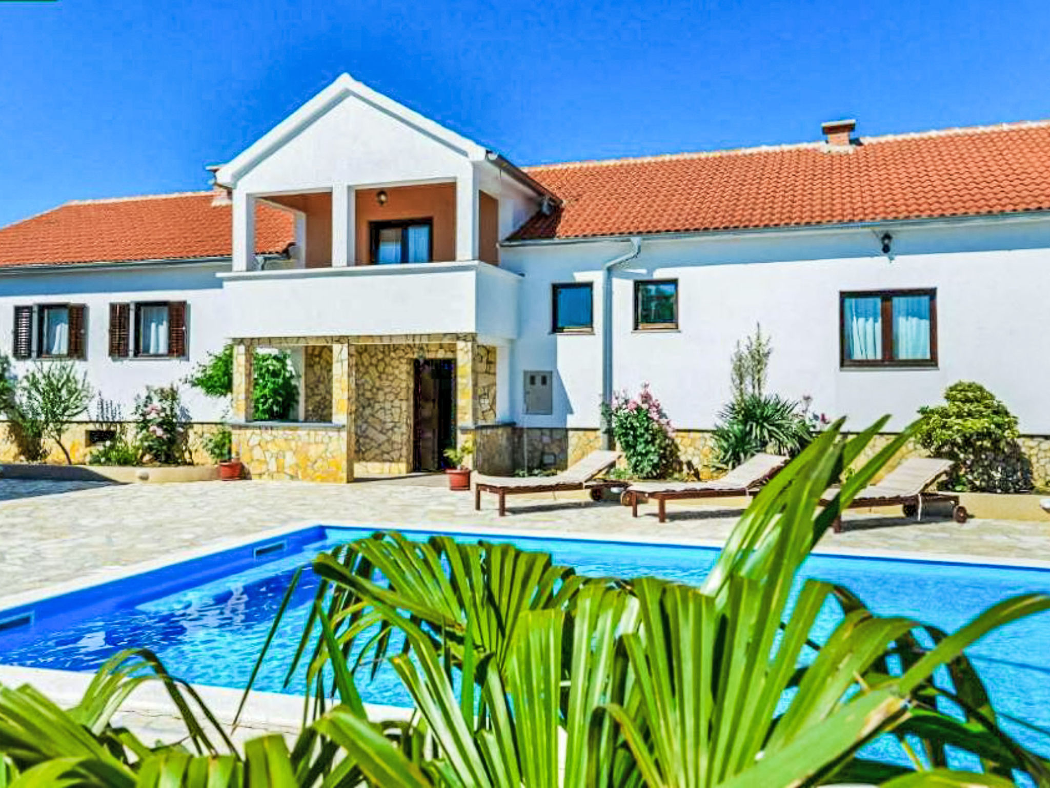 Kuca Bura Benkovac: Spacious 5-Bedroom Family Villa with Private Pool and Modern Amenities in Rural Croatia