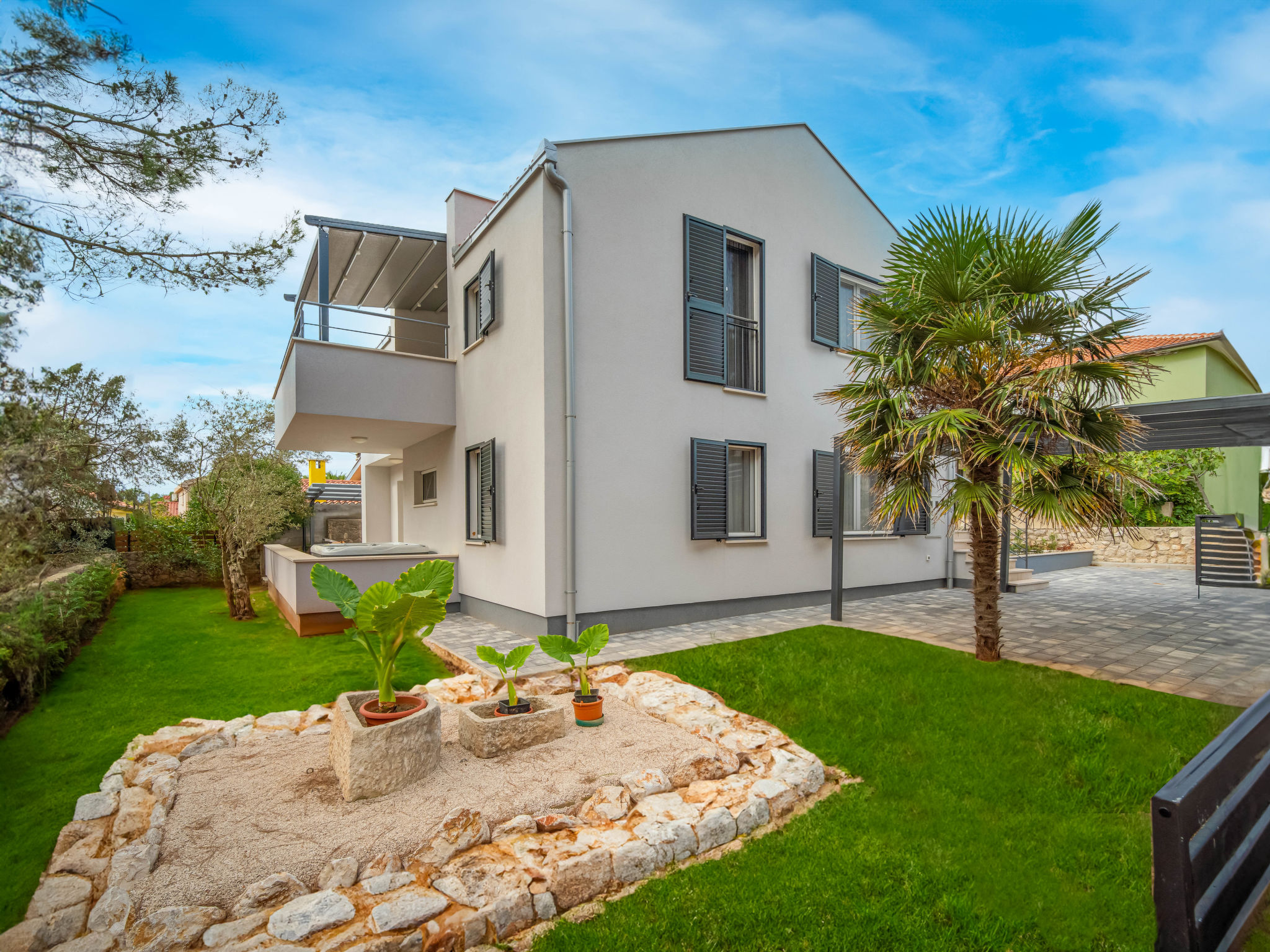 Kuća Bura Mali Losinj: Spacious 6-Bedroom Family Villa with Hot Tubs Near Beach in Croatian Island Paradise