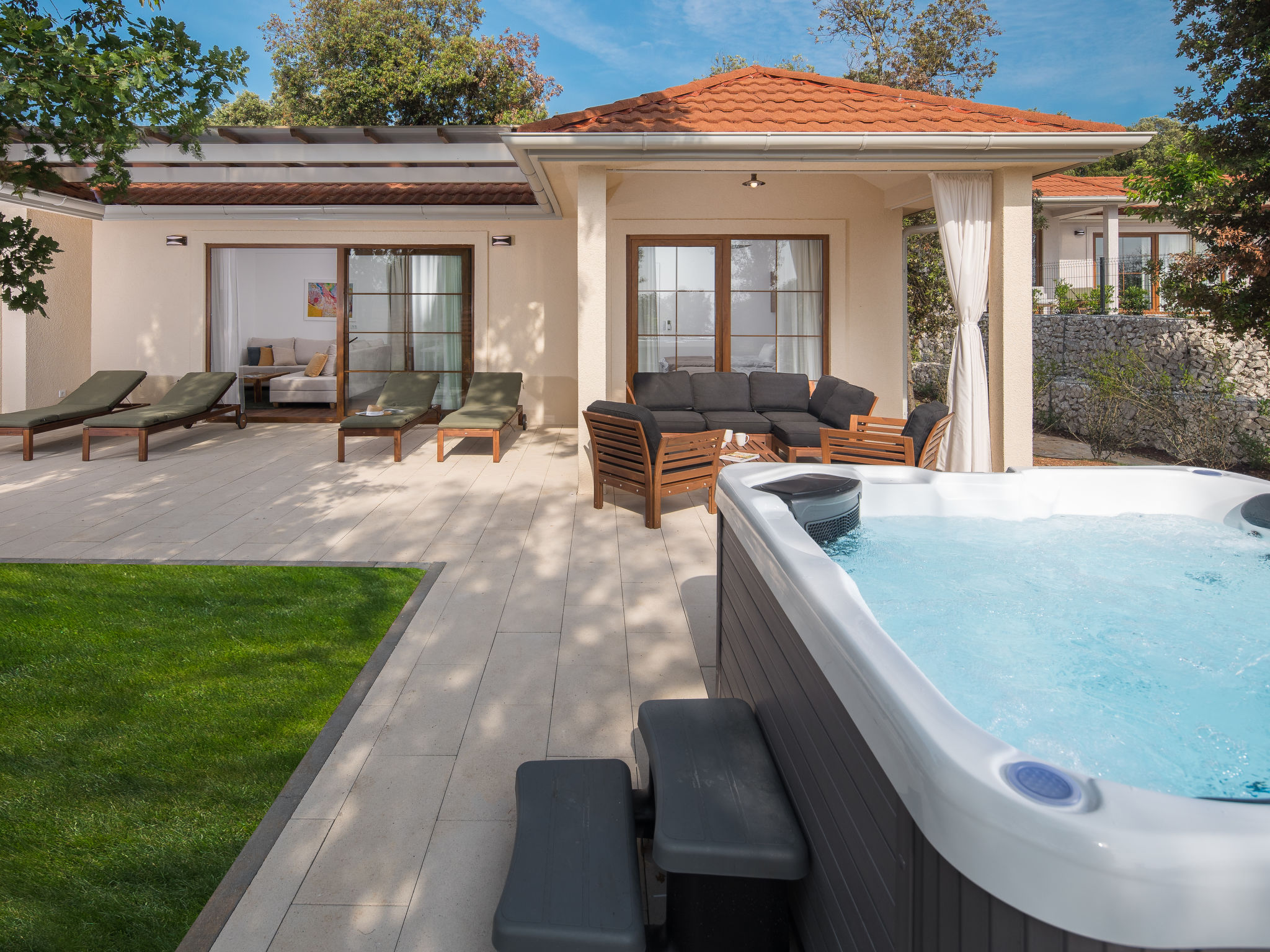 Kuća Grljevac Rovinj: Modern 2-Bedroom Villa with Hot Tub in Mon Perin Resort Near Istrian Coast