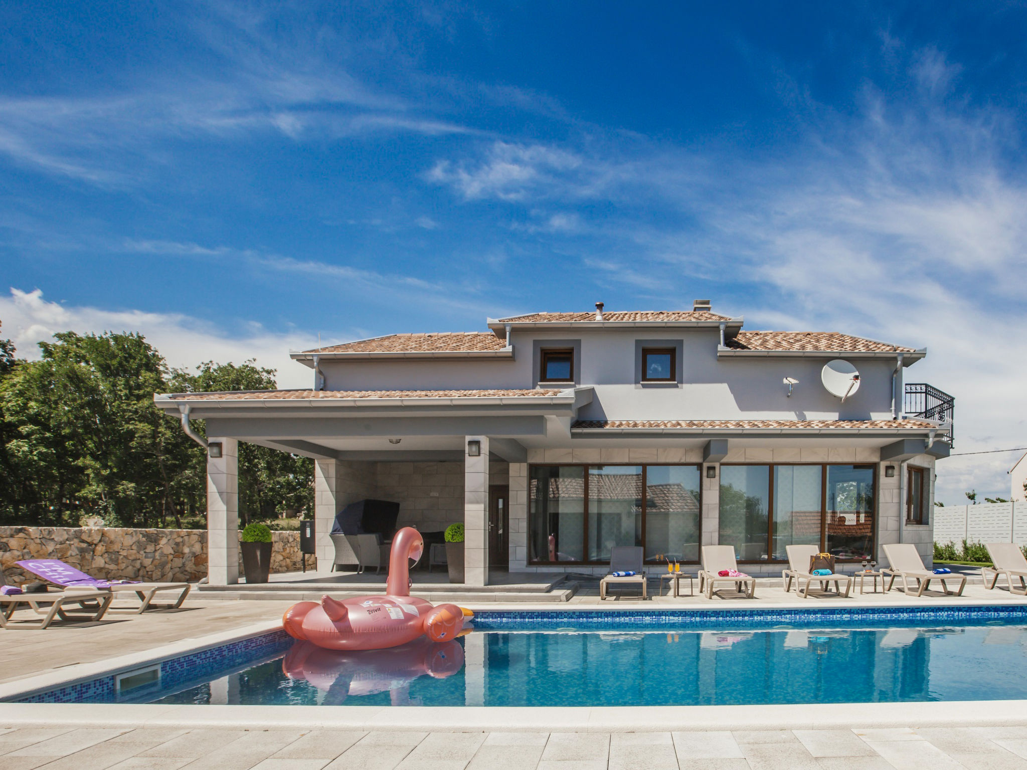 Kuca Imotski Jezero: Spectacular 5-Bedroom Modern Villa with Heated Pool Near Famous Blue and Red Lakes