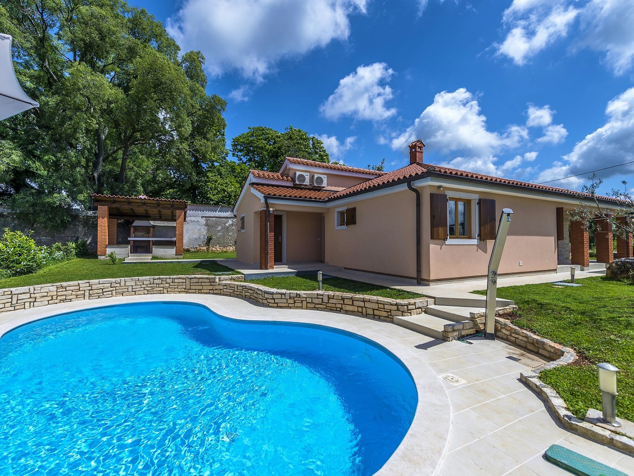 Kuća Kolumbera Višnjan: Stylish 2-Bedroom Villa with Private Pool and Garden in Istrian Countryside Near Poreč