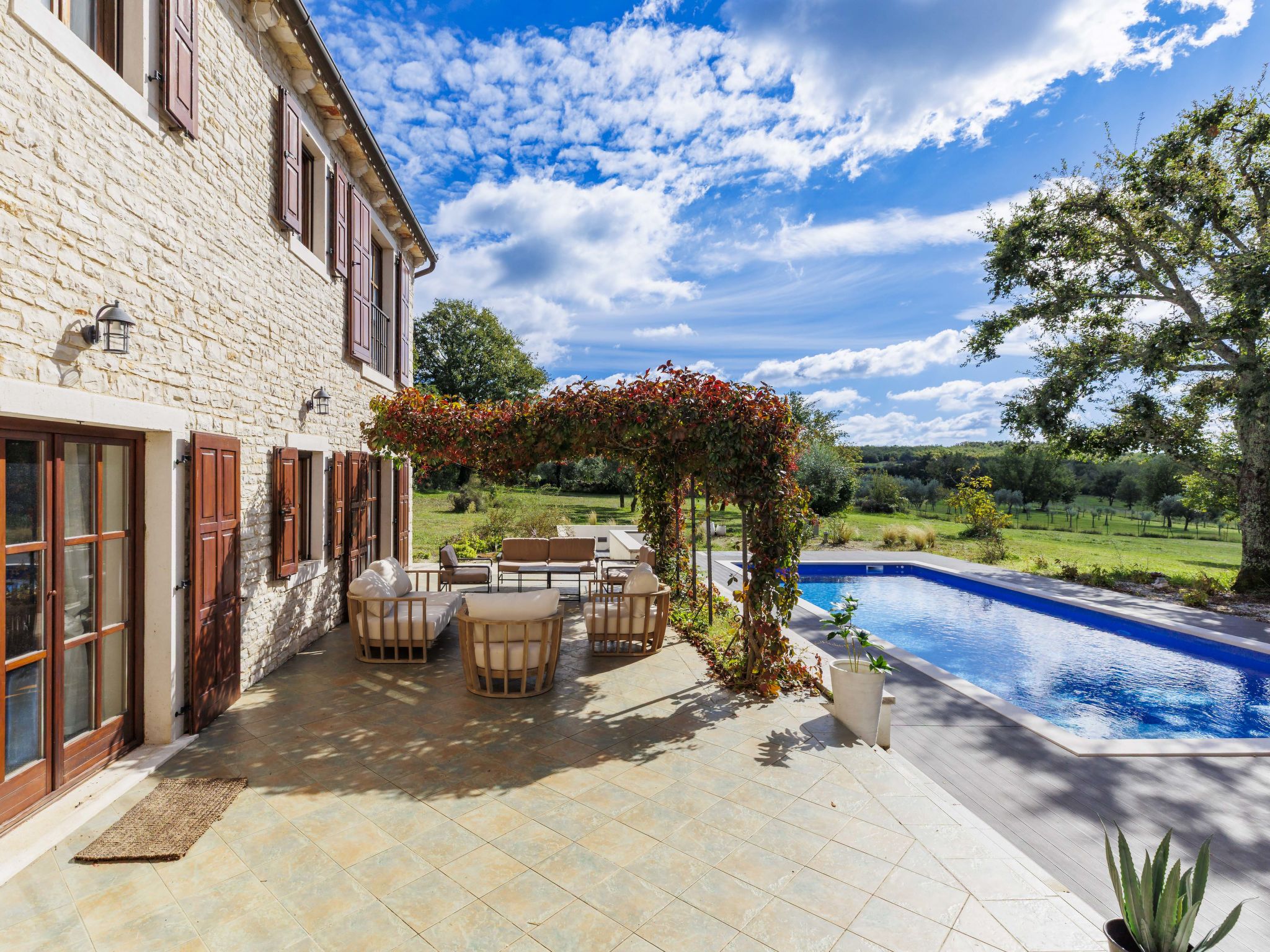 Kuća Košutići Poreč: Stunning 5-Bedroom Holiday Villa with Heated Private Pool and Tennis Court in Istrian Countryside