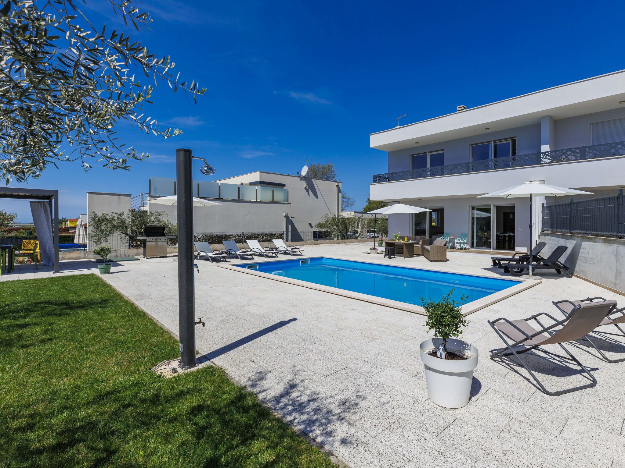 Kuca Levante Novigrad: Spectacular 4-Bedroom Semi-Detached Villa with Private Pool Near Istrian Coast