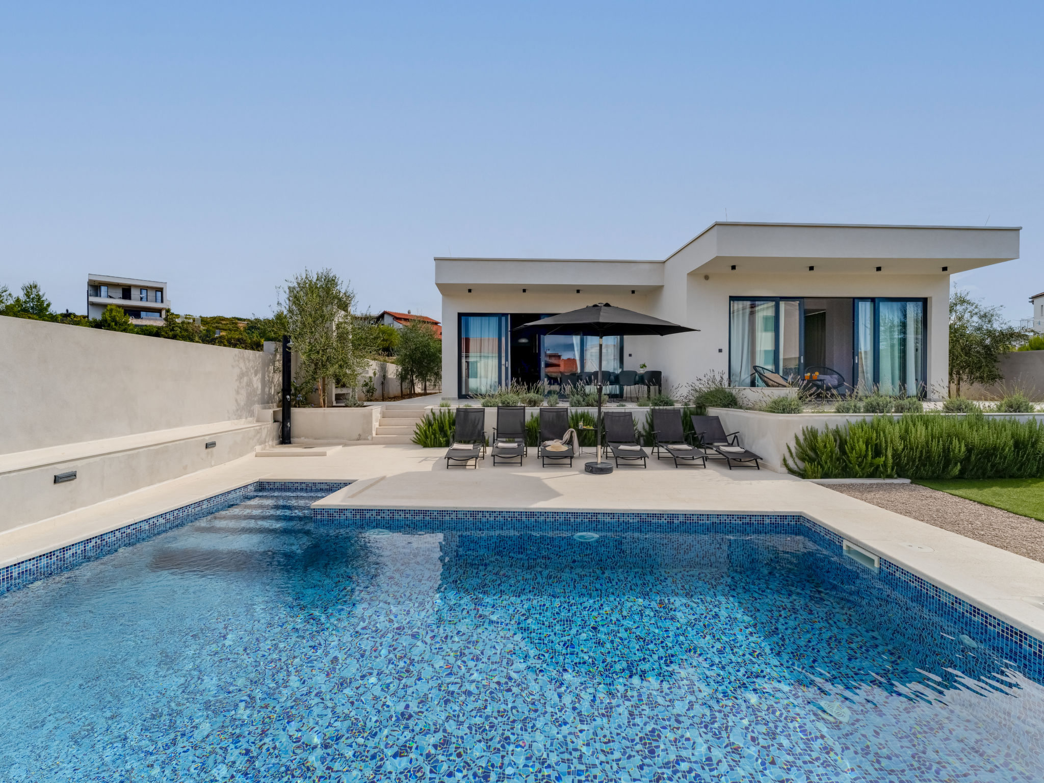 Kuća Maestral Brodarica: Stunning Modern 4-Bedroom Holiday Villa with Private Pool Near Adriatic Coast