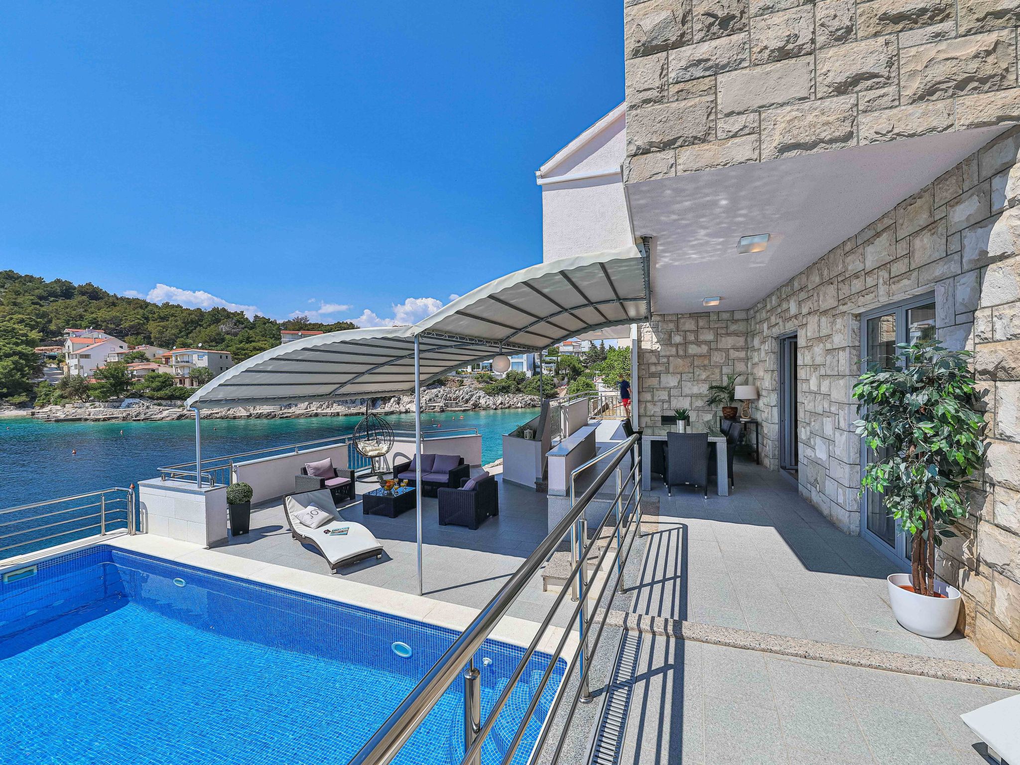 Kuca Maestral Rogoznica: Stunning 4-Bedroom Beachfront Villa with Heated Pool and Sea Views in Croatia