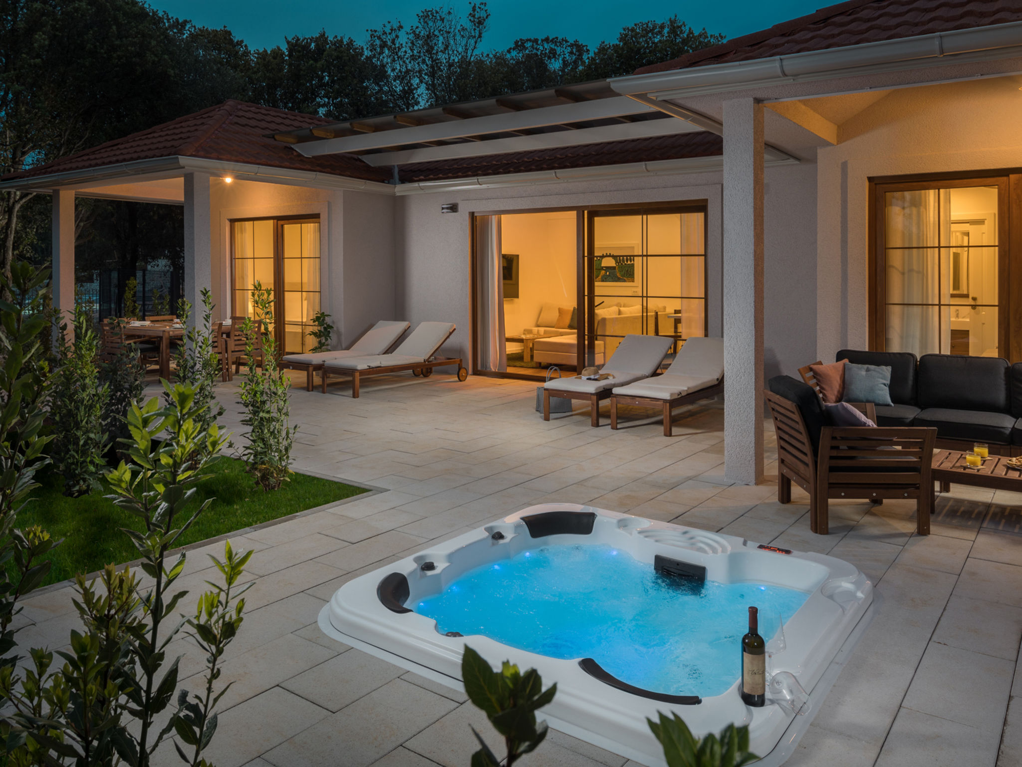 Kuća Mulini Rovinj: Contemporary 2-Bedroom Villa with Hot Tub and Resort Amenities near Istrian Coast