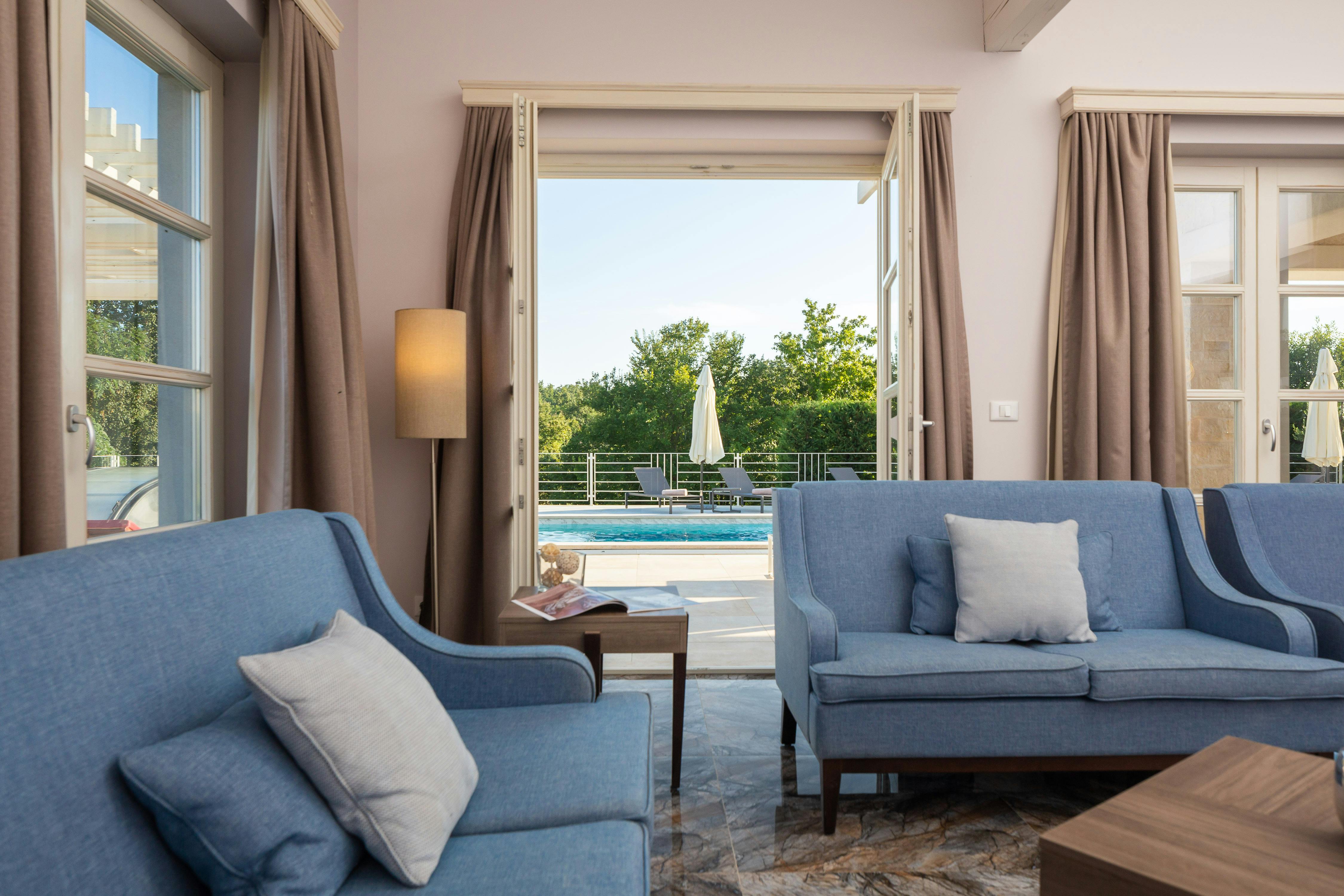 Kuća Režanci Istria: Expansive 5-Bedroom Apartment with Pool and Tennis Court, Istria