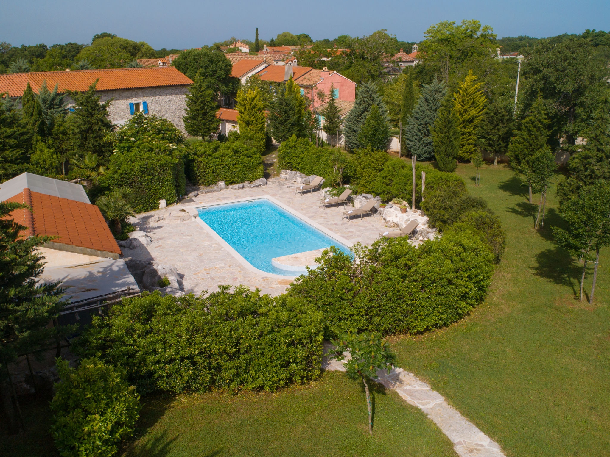Kuca Sajini Barban: Luxury Five-Bedroom Villa with Private Pool and Tennis Table in Istrian Countryside