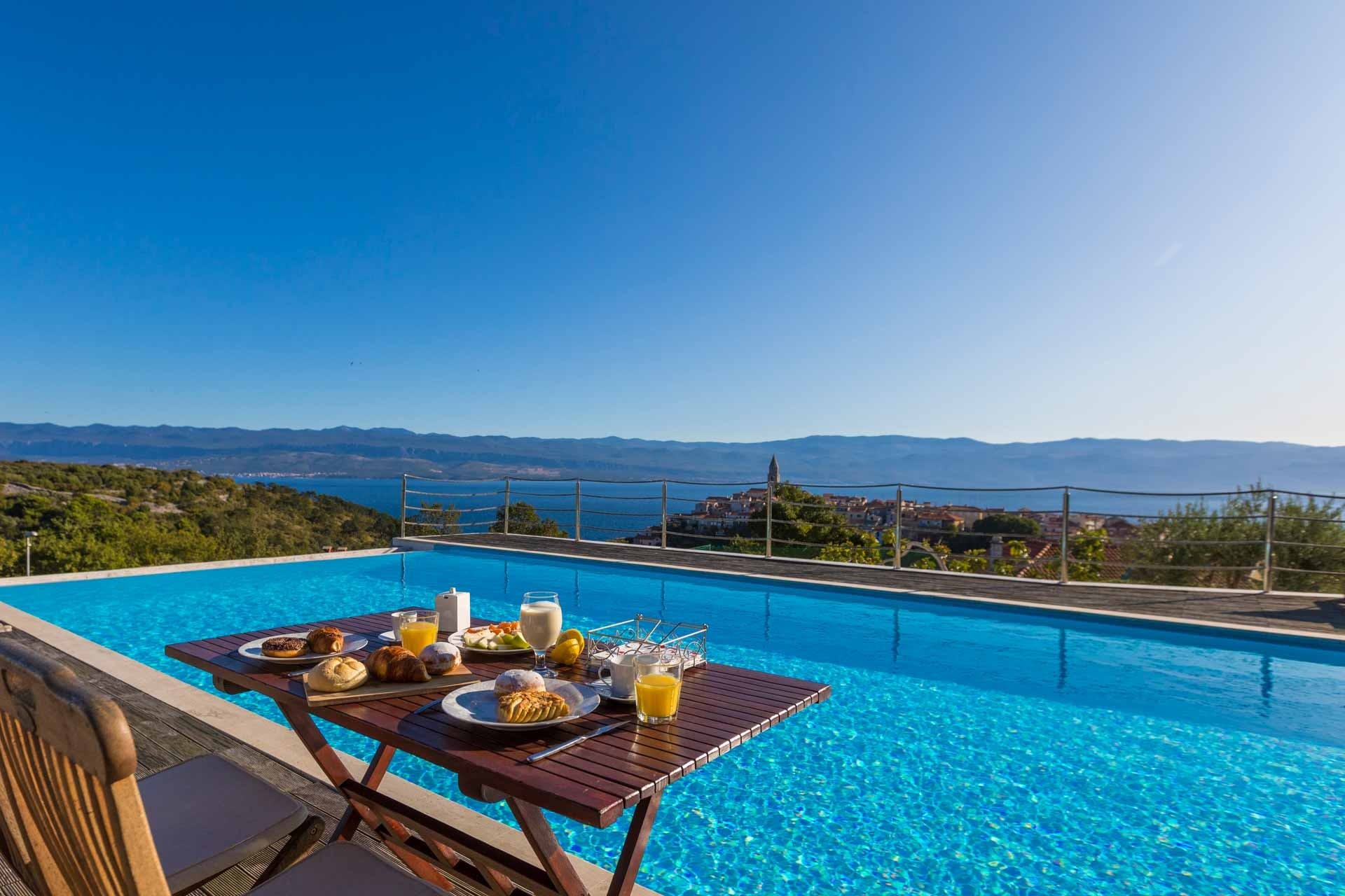 Kuća Tramontana Krk: Spacious 5-Bedroom Apartment with Seaview and Pool, Primorje-Gorski Kotar County