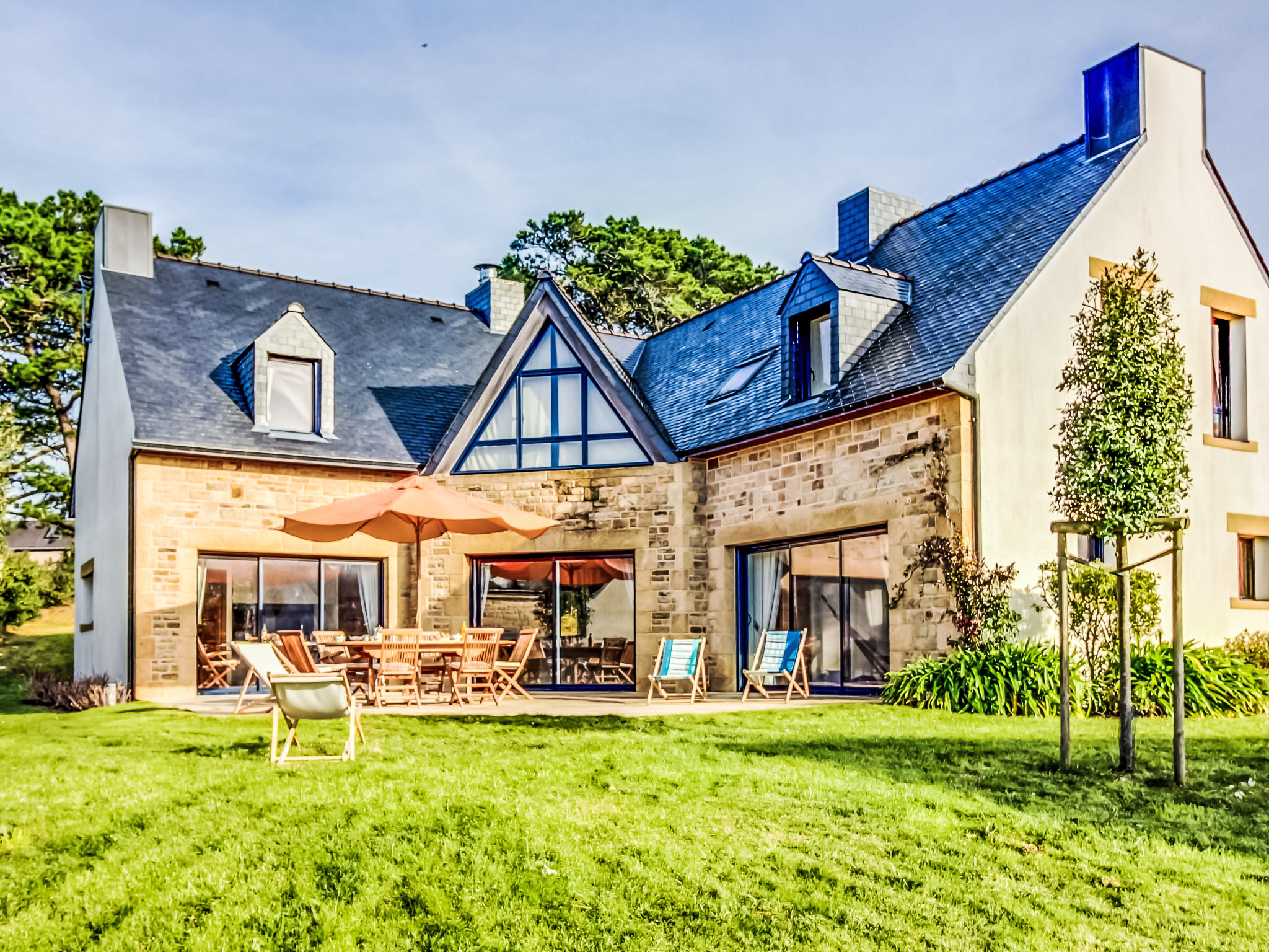 Maison Moulin Trinité: Spacious 4-Bedroom Family Villa with Large Garden 500m from Beach in Brittany France