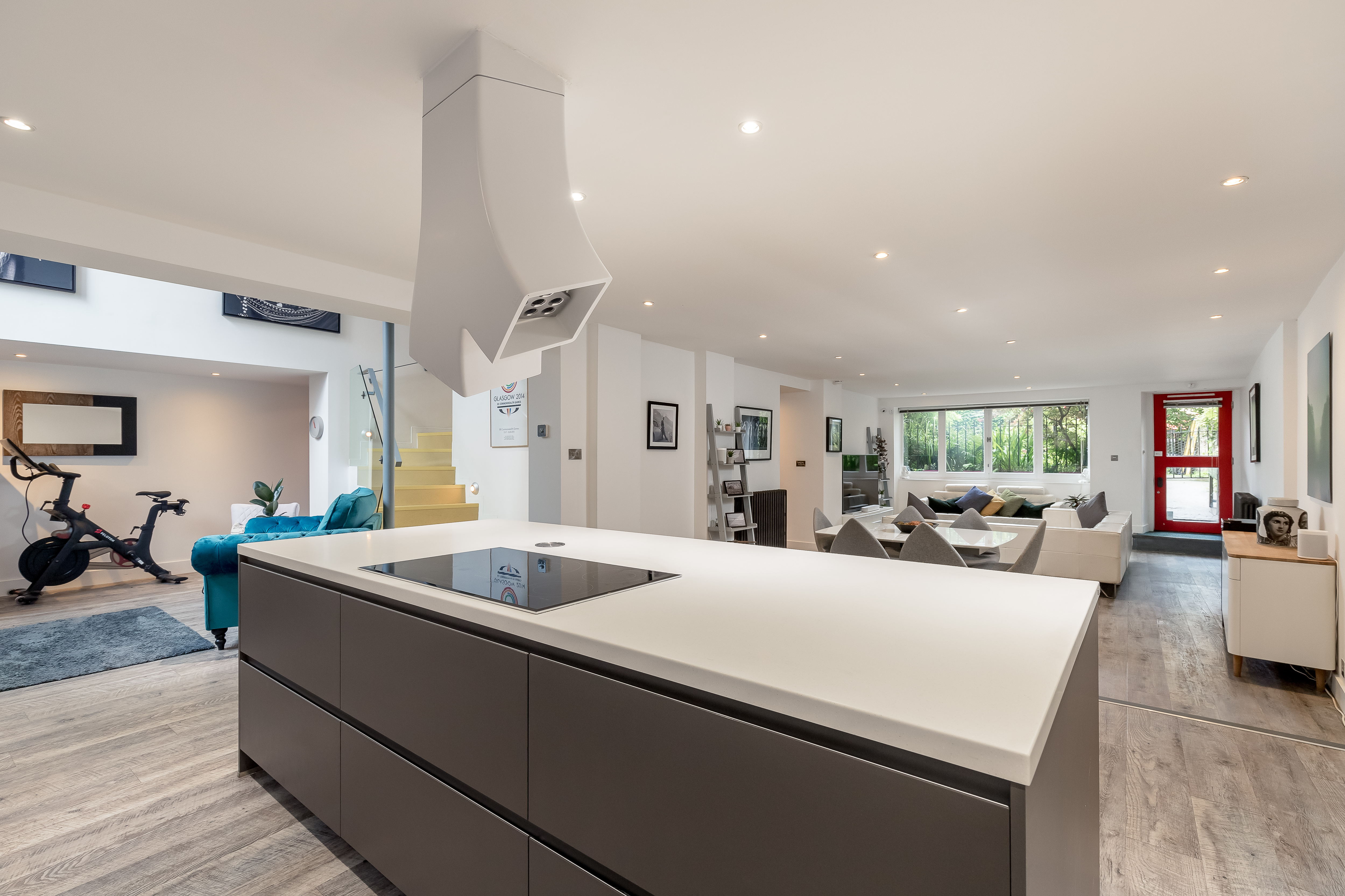 Manor Brae Hillside: Stylish 2-Bedroom Apartment Rental with Family Features, Edinburgh Hillside