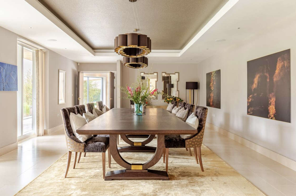 Manor Bray Windsor Windsor: Luxury 9-Bedroom House with Pool and Gym, Windsor