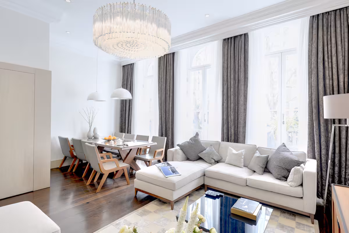 Manor Brompton Knightsbridge: Spacious 3-Bedroom Luxury Apartment with Concierge, Knightsbridge