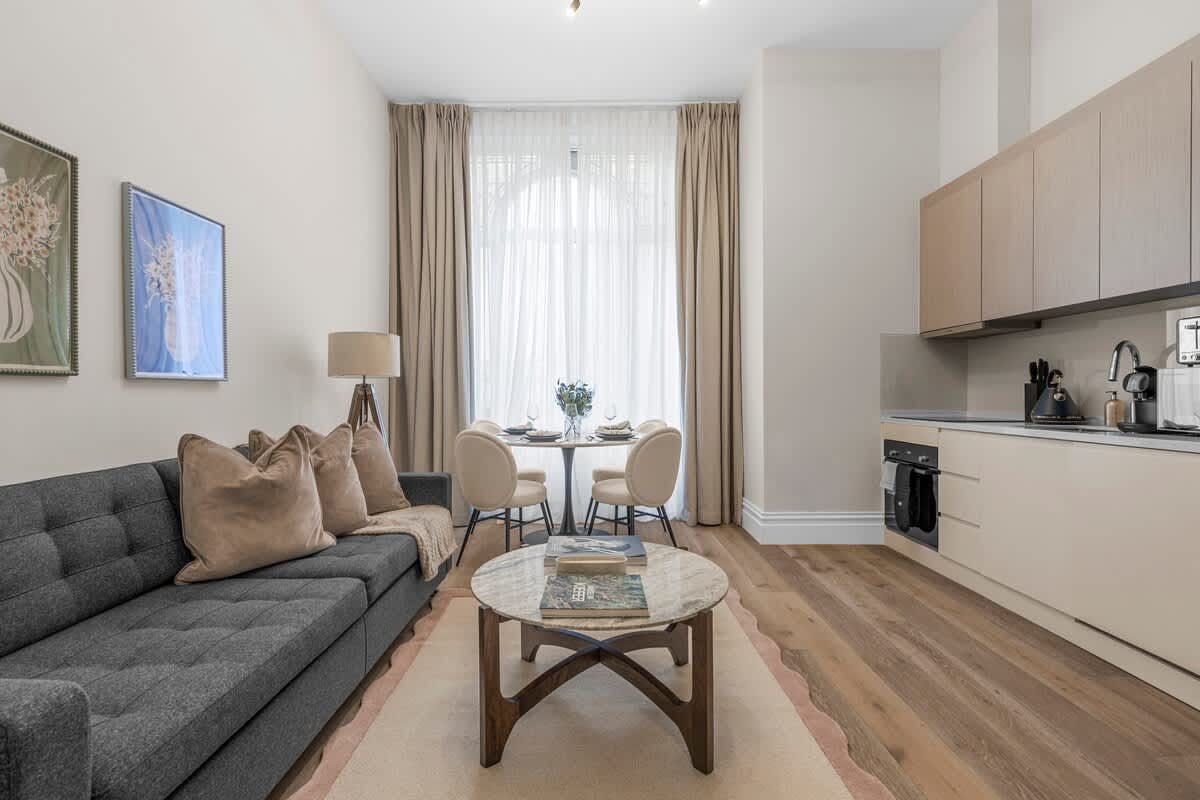 Manor Brompton South-Kensington: Charming 2-Bedroom Apartment with Family Features, South Kensington