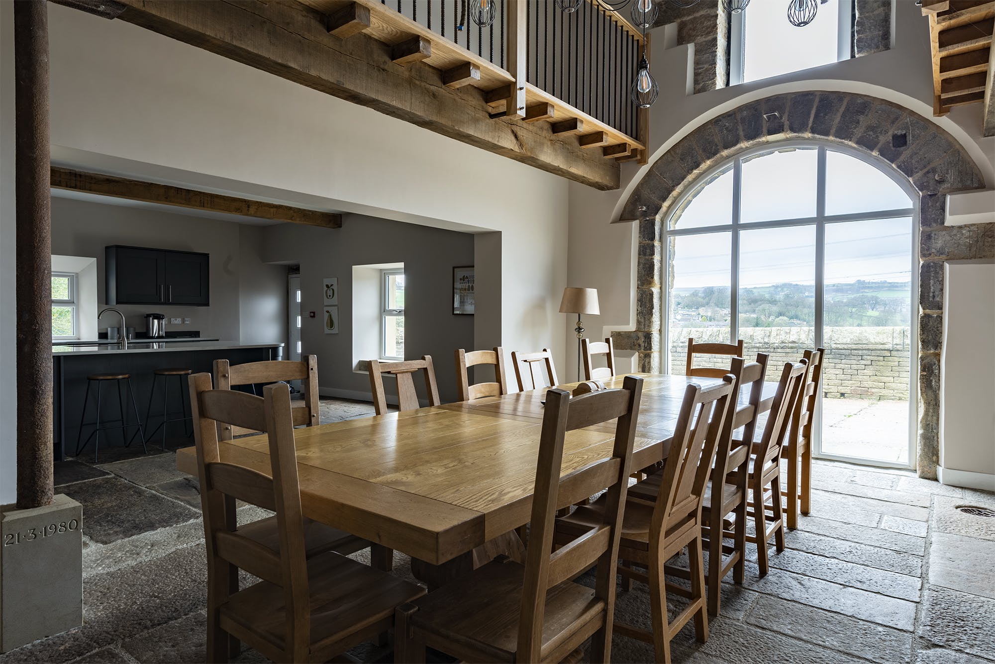 Manor Calderdale Manchester: Luxury 6-Bedroom Apartment with Hot Tub, Countryside Views, Manchester