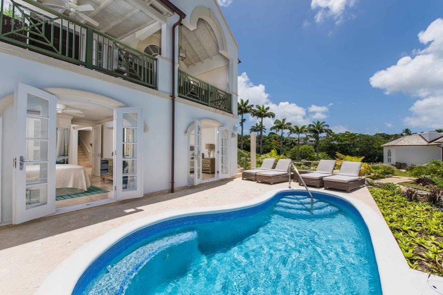 Manor Casuarina Holetown: Luxury 4-Bedroom Apartment with Pool and Sea Views, Holetown, Barbados