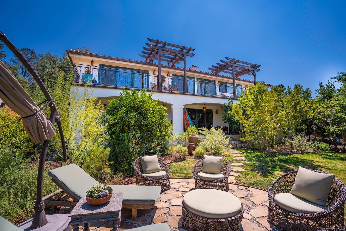 Manor Chumash Agoura: Luxury 6-Bedroom Villa with Pool and Countryside Views, Agoura Hills