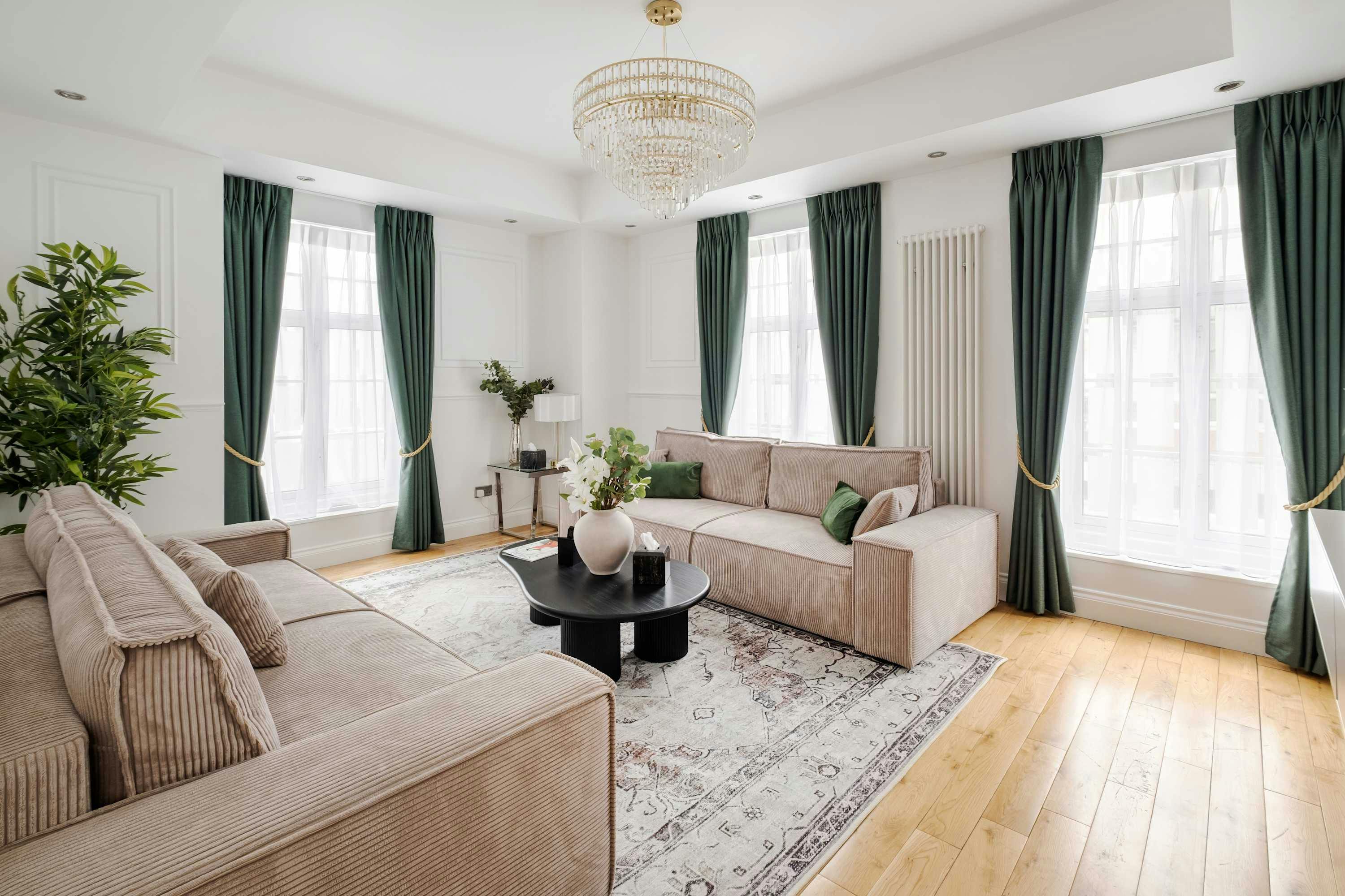 Manor Conduit Mayfair: 2-Bedroom Apartment Rental with Air-Con and Gym in Mayfair