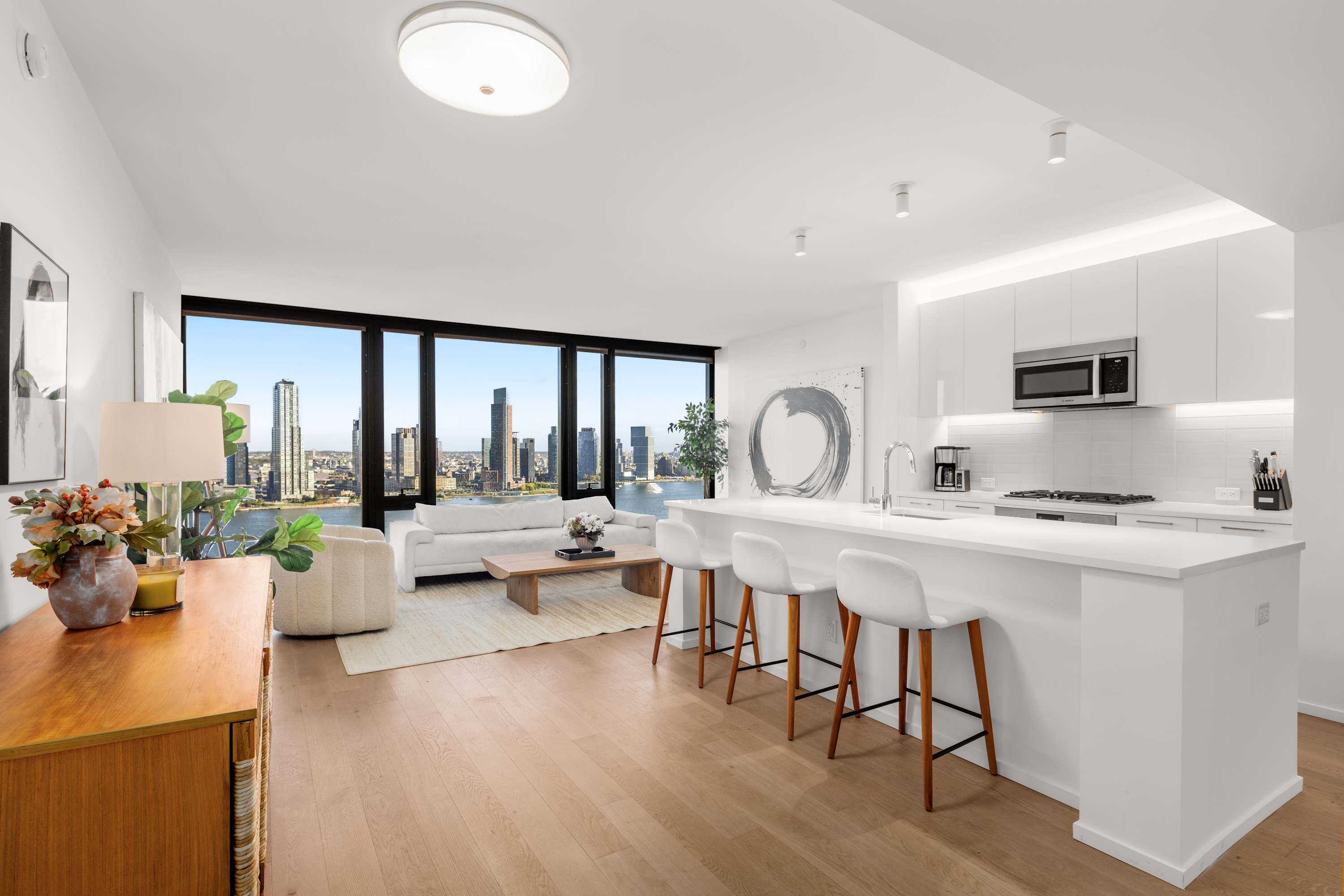 Manor Eastgate Murray Hill: Stylish 2-Bedroom Apartment with Pool Access, Murray Hill New York