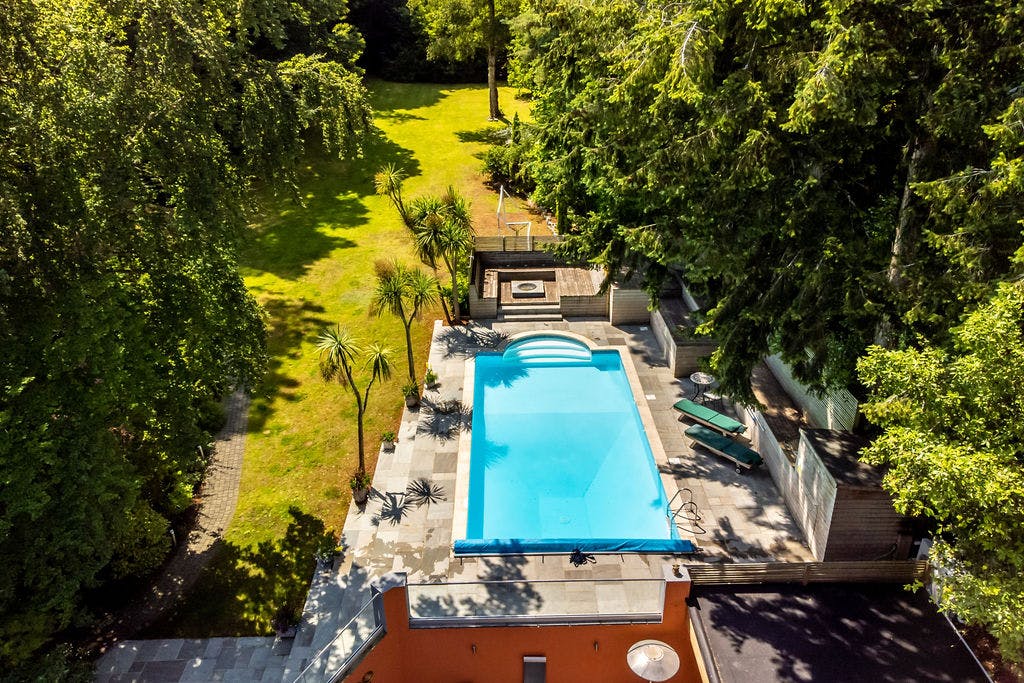 Manor Hengistbury Bournemouth: Luxury 5-Bedroom Apartment with Seaview and Pool, Bournemouth