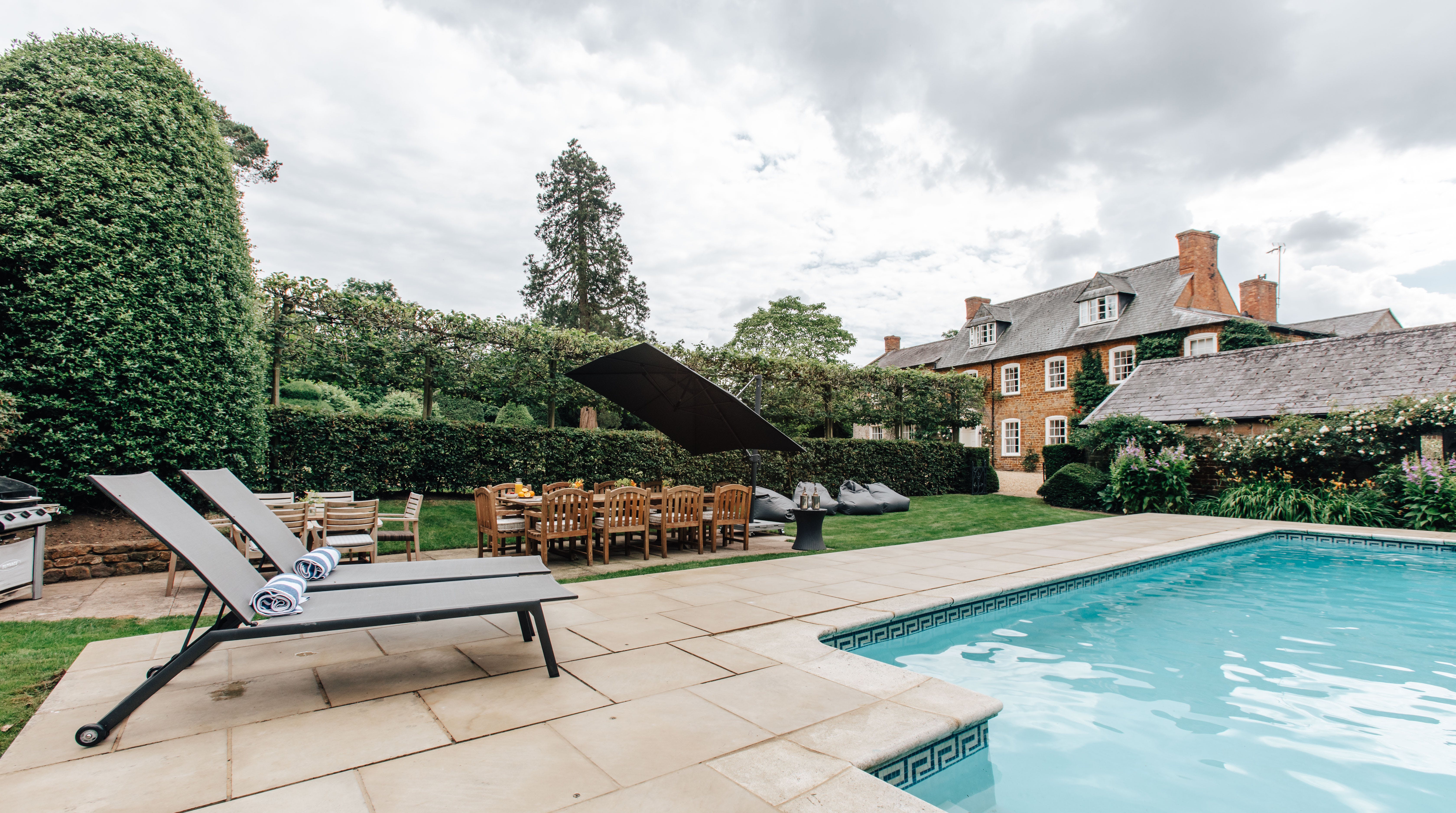 Manor Maidford Northamptonshire: 6-Bedroom Manor with Pool and Tennis Court, Northamptonshire
