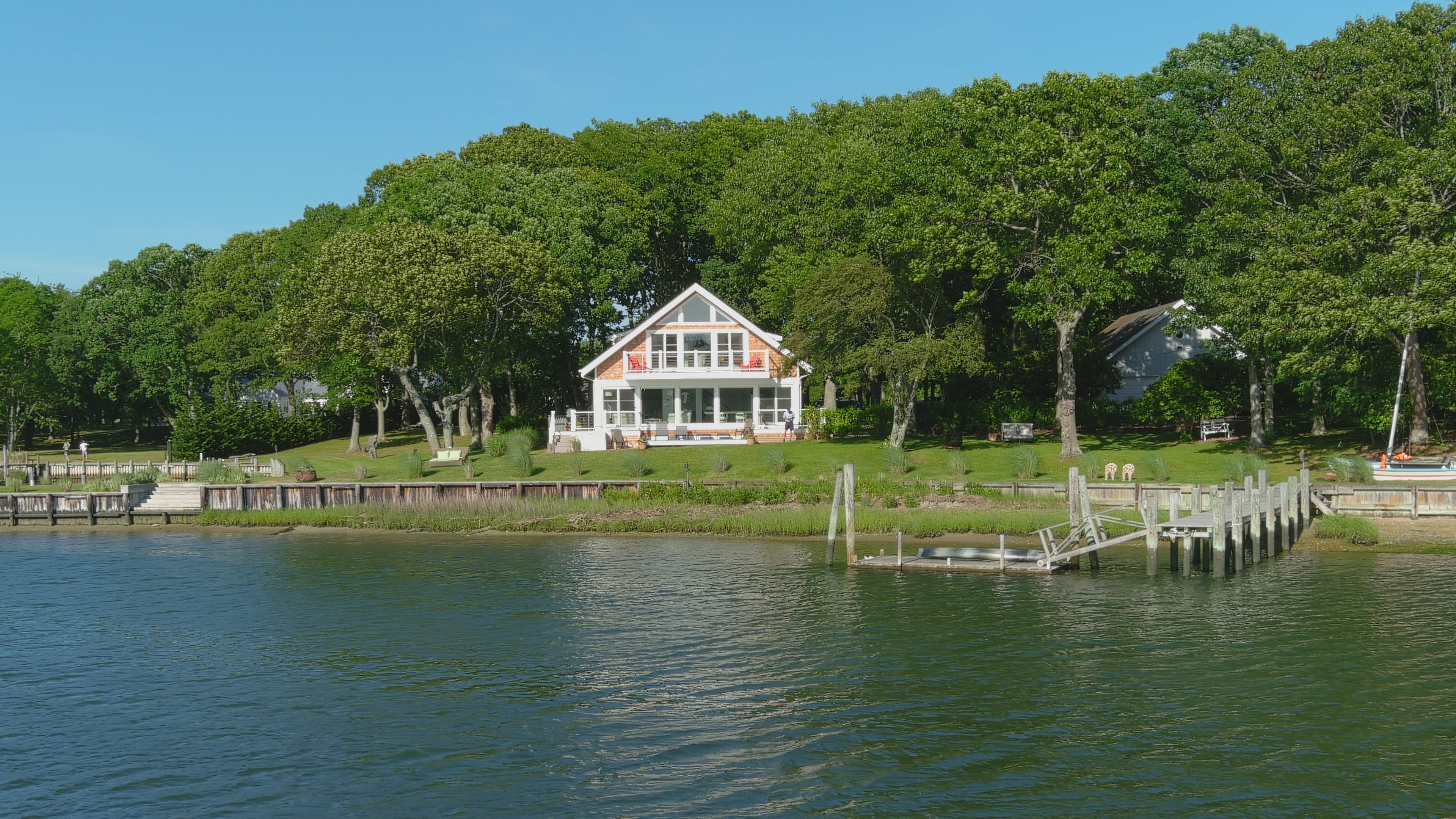 Manor Menantic ShelterIsland: 4-Bedroom Luxury Villa with Seaview and Hot Tub, Shelter Island