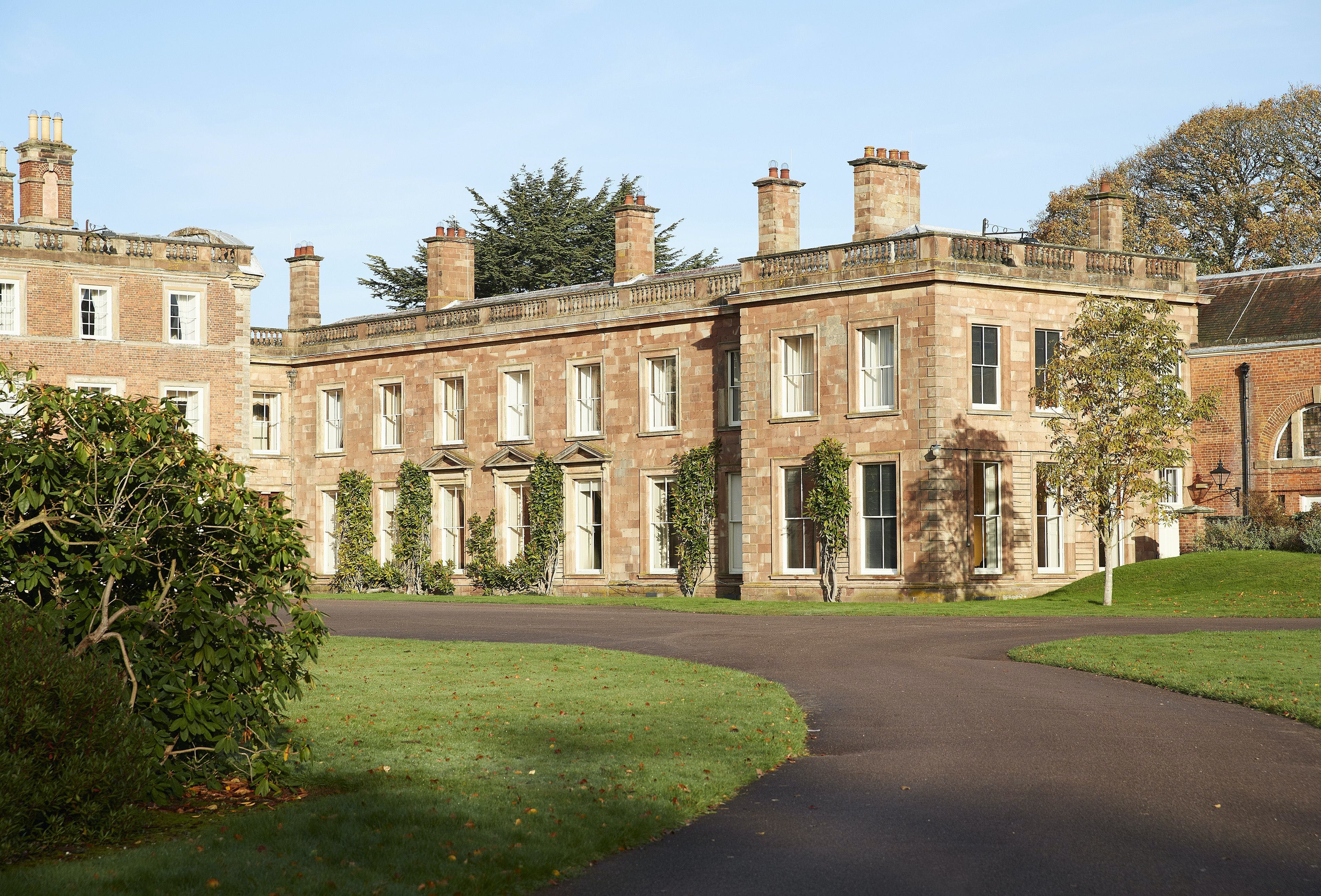 Manor Needwood Staffordshire: Spacious 5-Bedroom Apartment with Parkland Access, Staffordshire