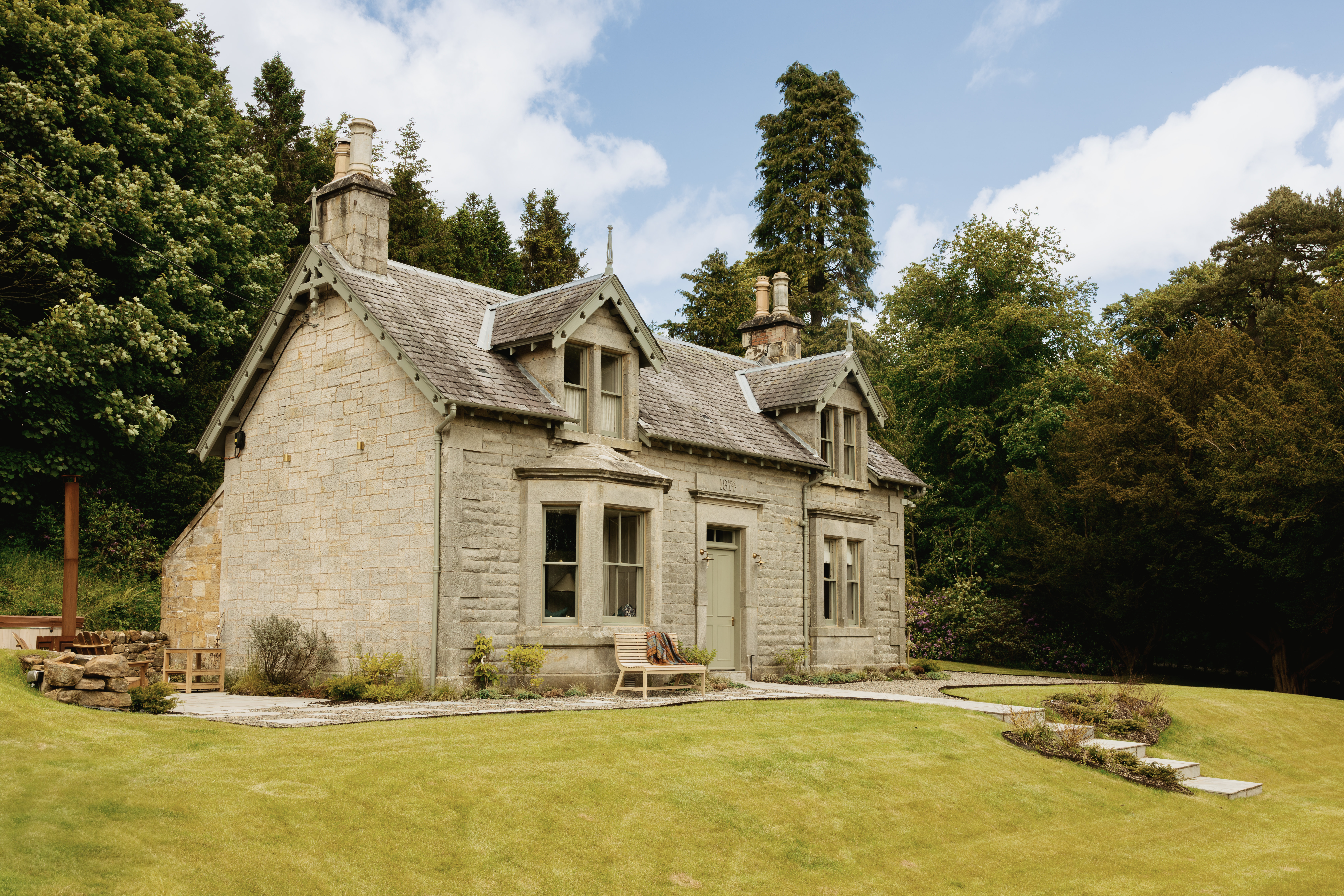 Manor Pentland Midlothian: Charming 1-Bedroom Cottage with Hot Tub, Midlothian