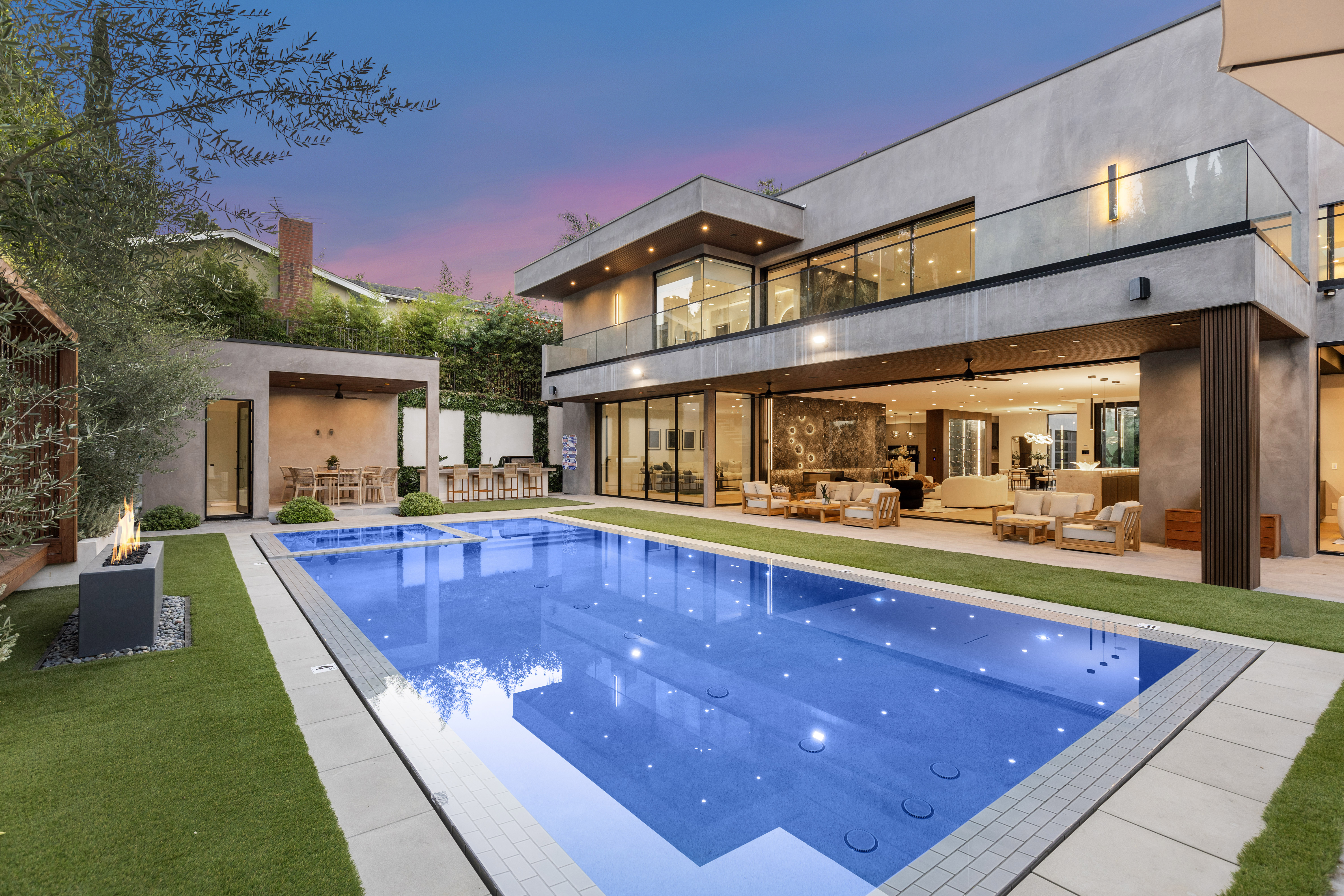 Manor Quercus ShermanOaks: Spacious 5-Bedroom Apartment with Pool and Hot Tub, Sherman Oaks