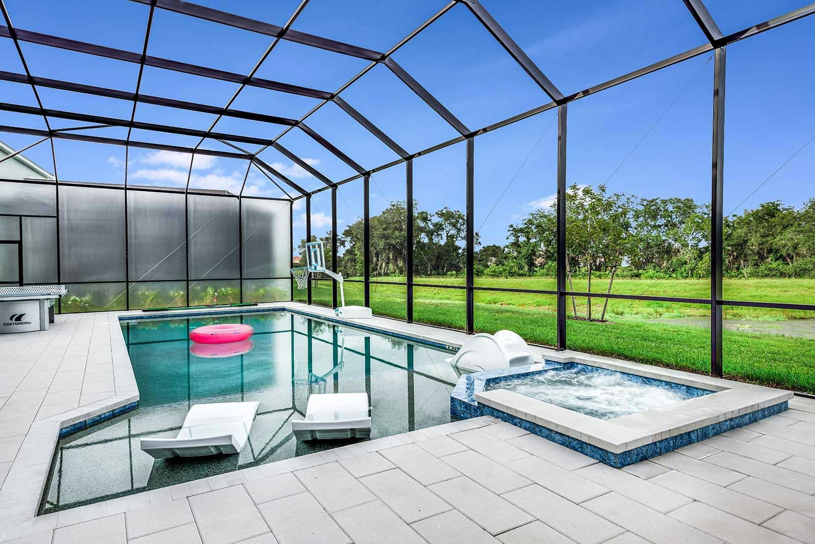 Manor Sawgrass Davenport: Luxurious 12-Bedroom Villa with Pool and Tennis Court, Polk County