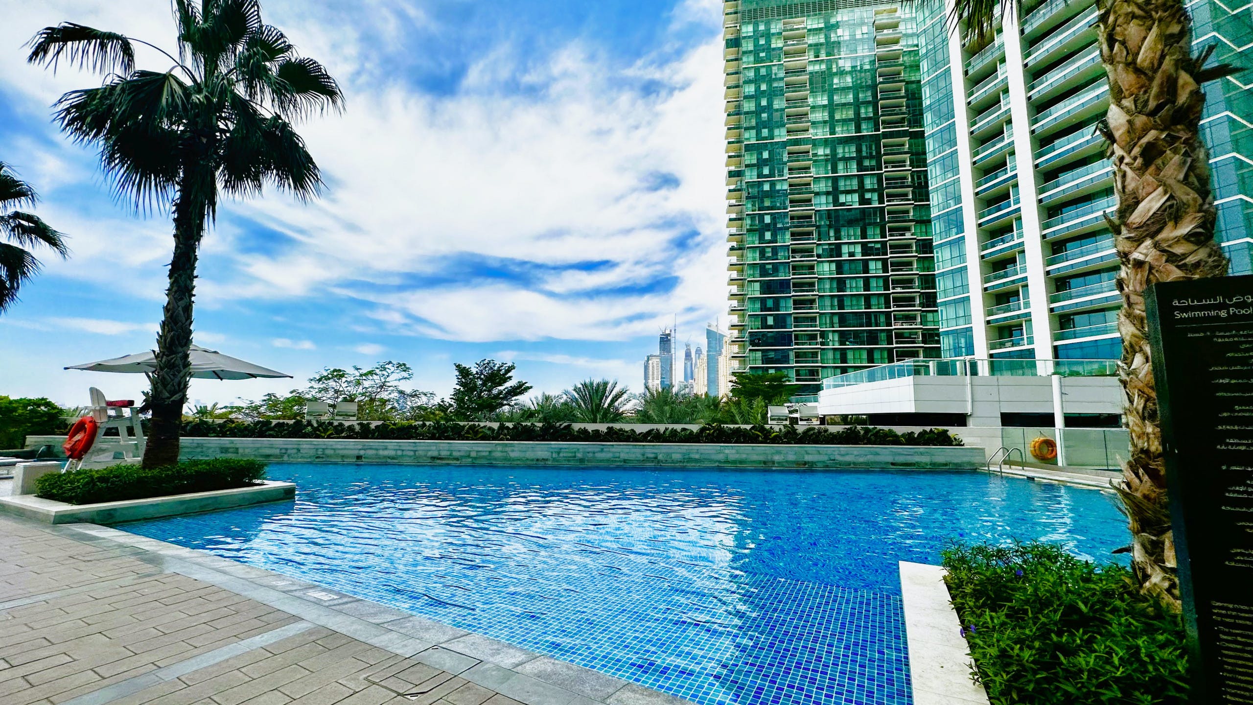 Manor Shams Dubai: Luxury 3-Bedroom Apartment with Stunning Seaviews, Dubai Marina