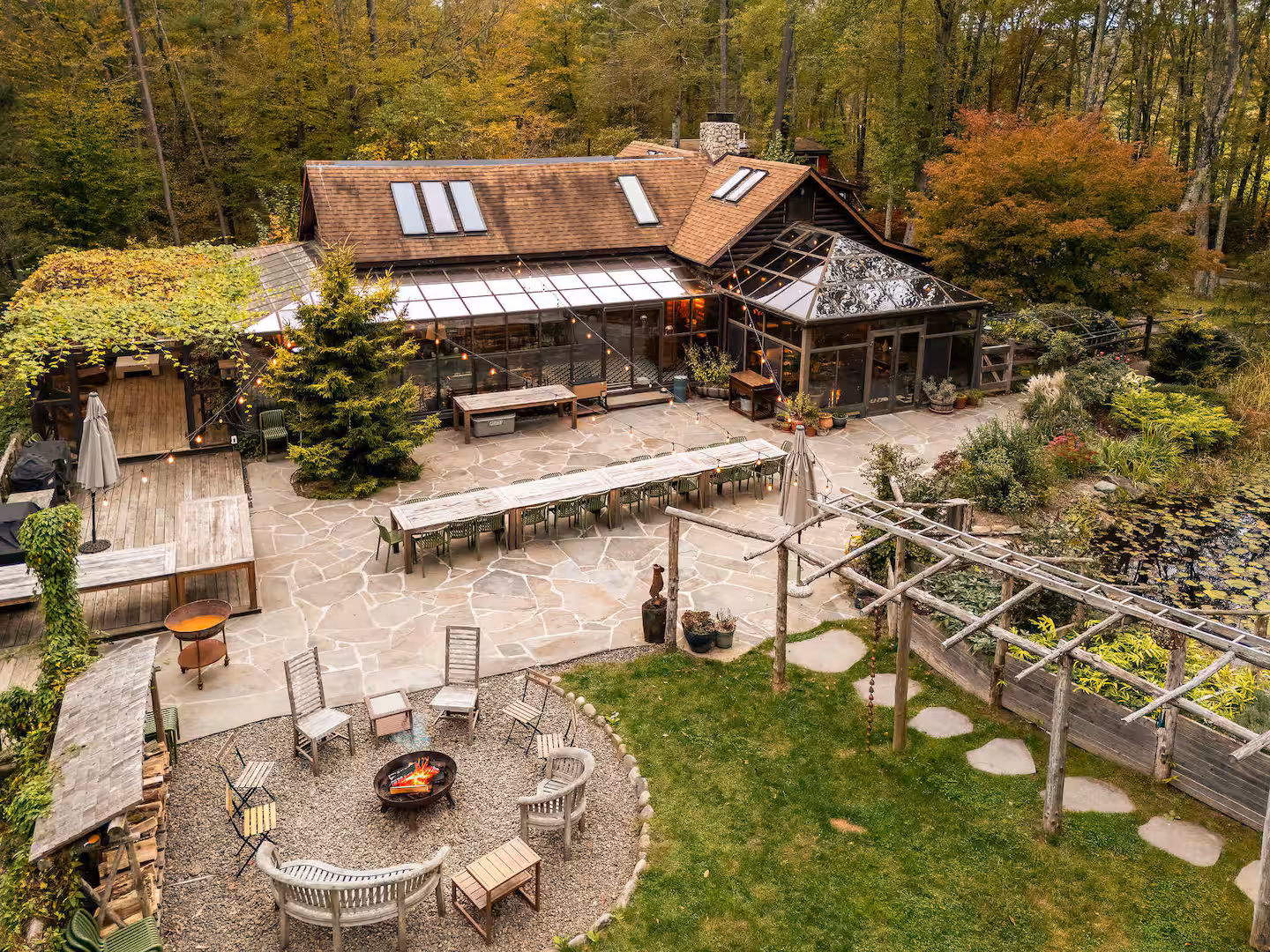 Manor Shawangunk NewPaltz: Spacious 7-Bedroom Luxury Cabin with Pool and Farm, Hudson Valley