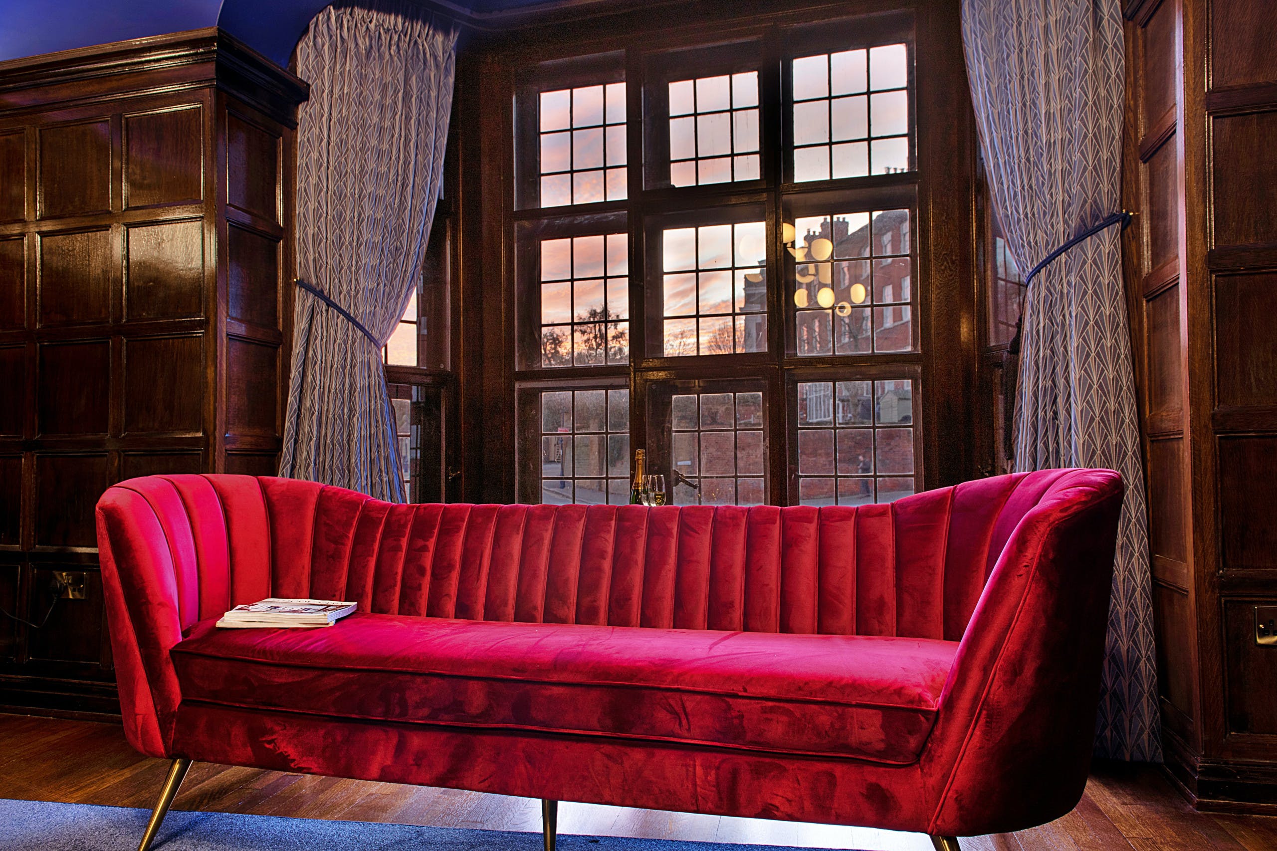 Manor Sherwood Nottingham: Luxury 6-Bedroom Apartment with Hot Tub, Nottingham