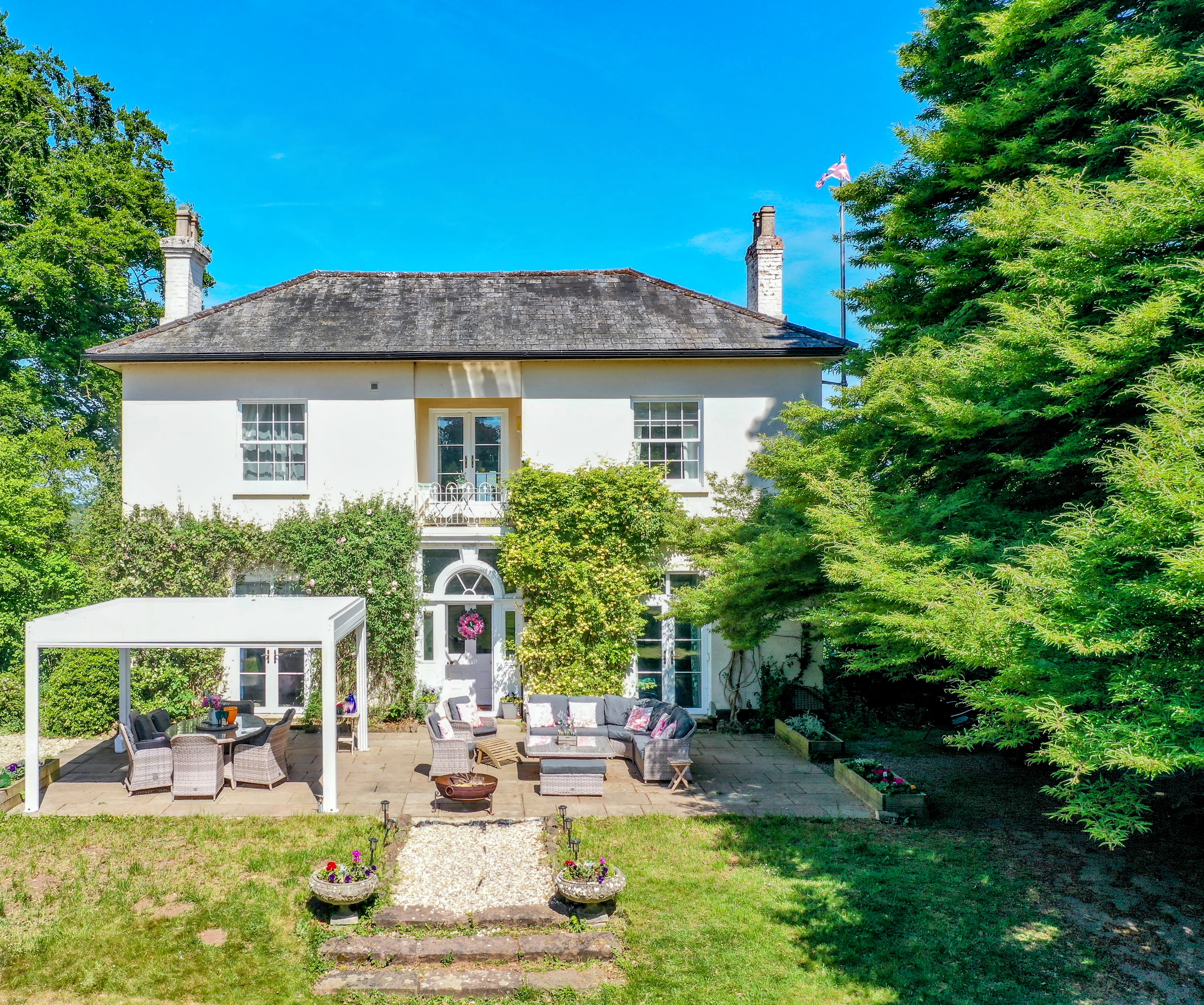 Manor Symonds Herefordshire: Luxury 8-Bedroom House with Hot Tub and Countryside Views, Herefordshire