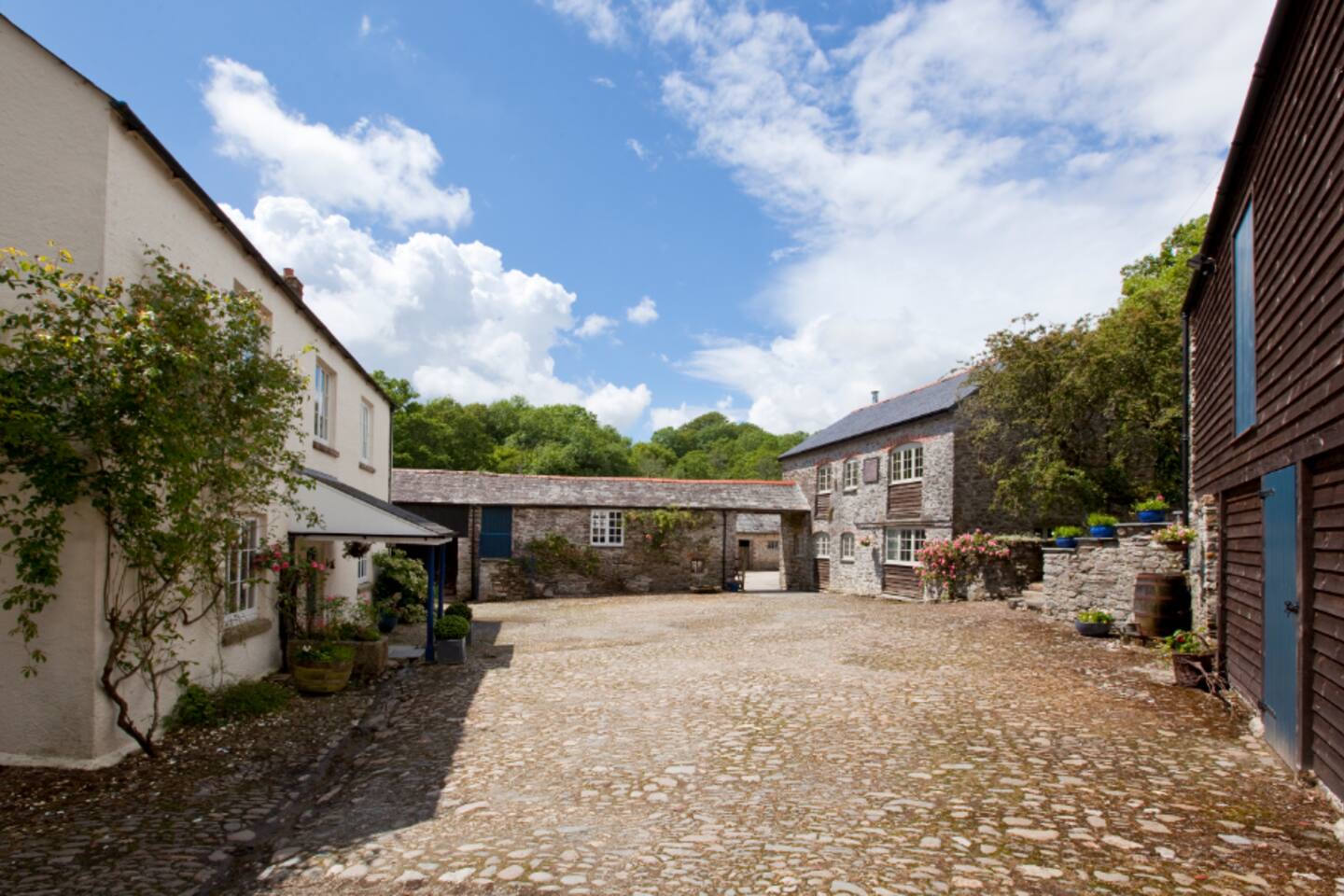 Manor Tamar Cornwall: Spacious 6-Bedroom Cottage with Hot Tub and Sea Views, Tamar Valley