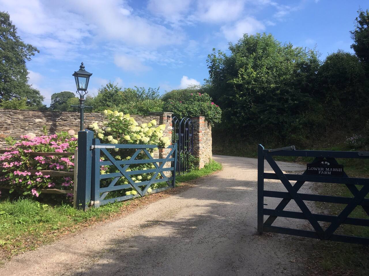 Manor Tamar Cornwall: Spacious 6-Bedroom Cottage with Hot Tub and Sea Views, Tamar Valley