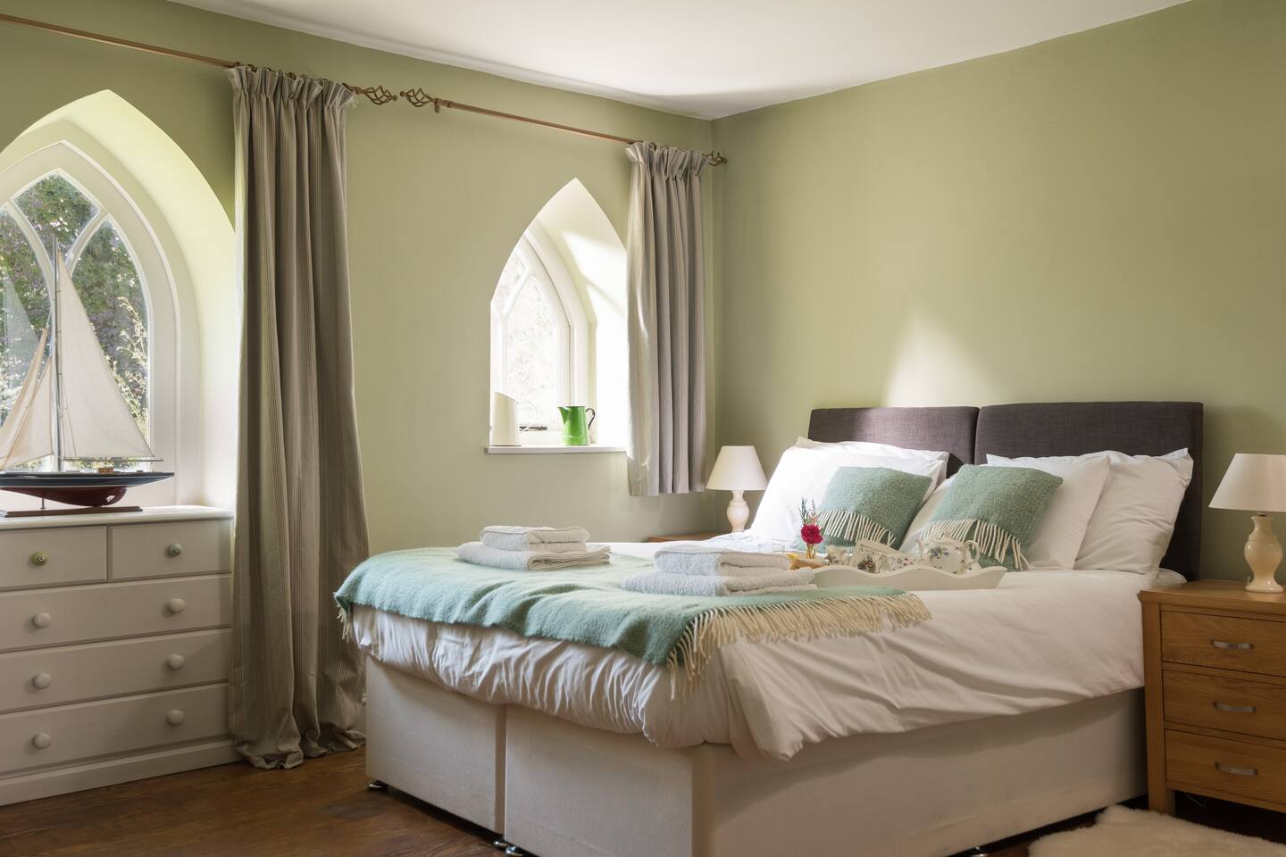 Manor Tamar Cornwall: Spacious 6-Bedroom Cottage with Hot Tub and Sea Views, Tamar Valley